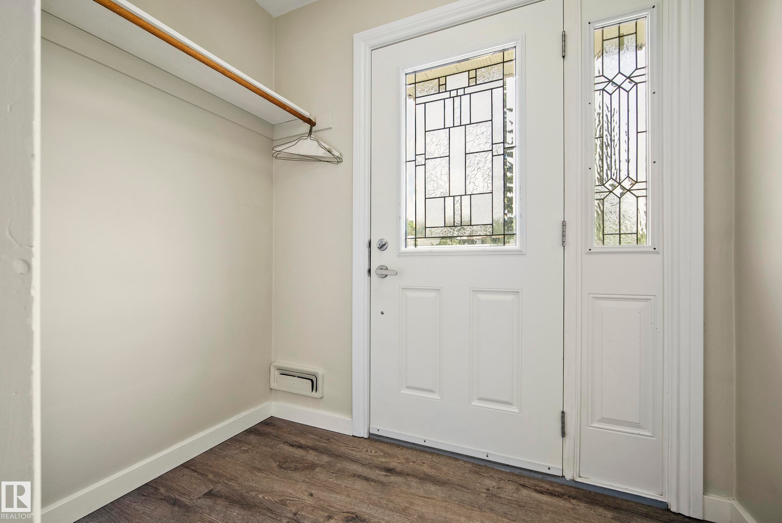 10426 79 Street Nw, Edmonton, AB - Indoor Photo Showing Other Room