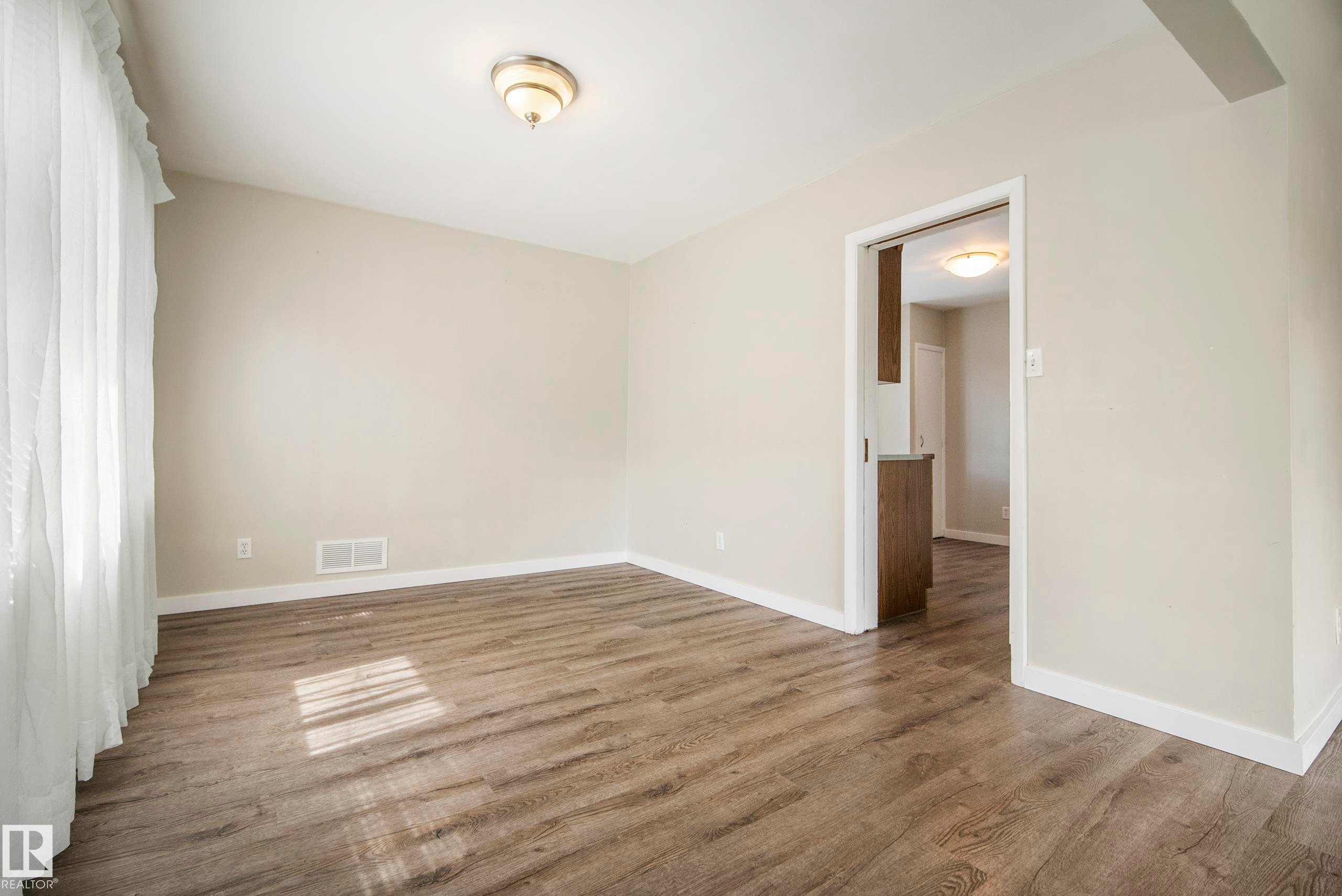 10426 79 Street Nw, Edmonton, AB - Indoor Photo Showing Other Room