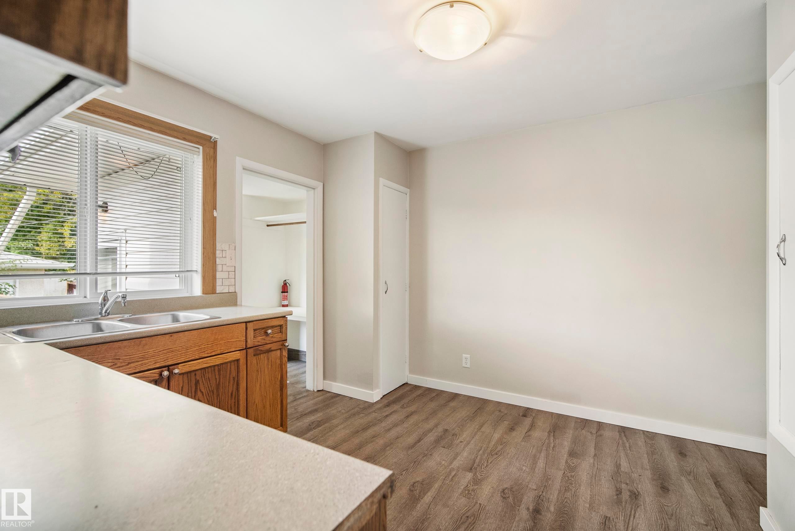 10426 79 Street Nw, Edmonton, AB - Indoor Photo Showing Other Room