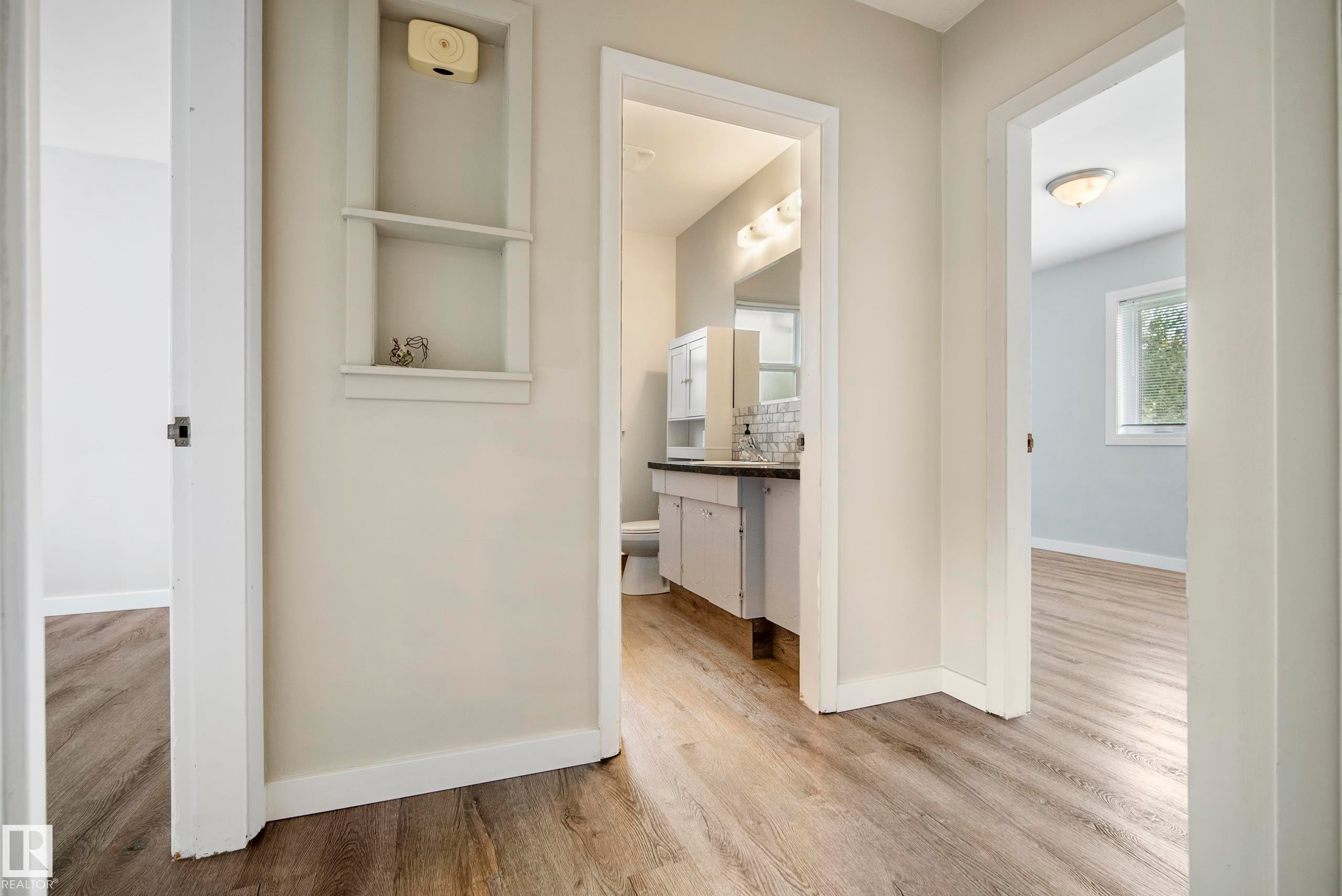 10426 79 Street Nw, Edmonton, AB - Indoor Photo Showing Other Room