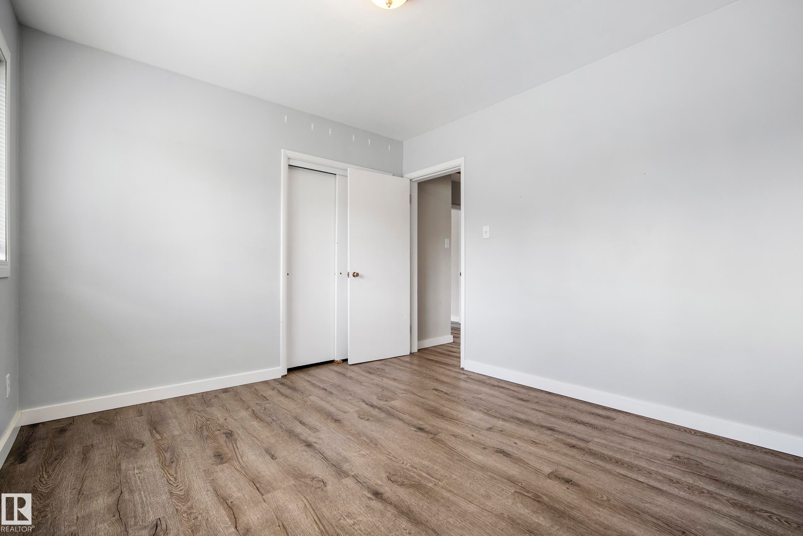 10426 79 Street Nw, Edmonton, AB - Indoor Photo Showing Other Room