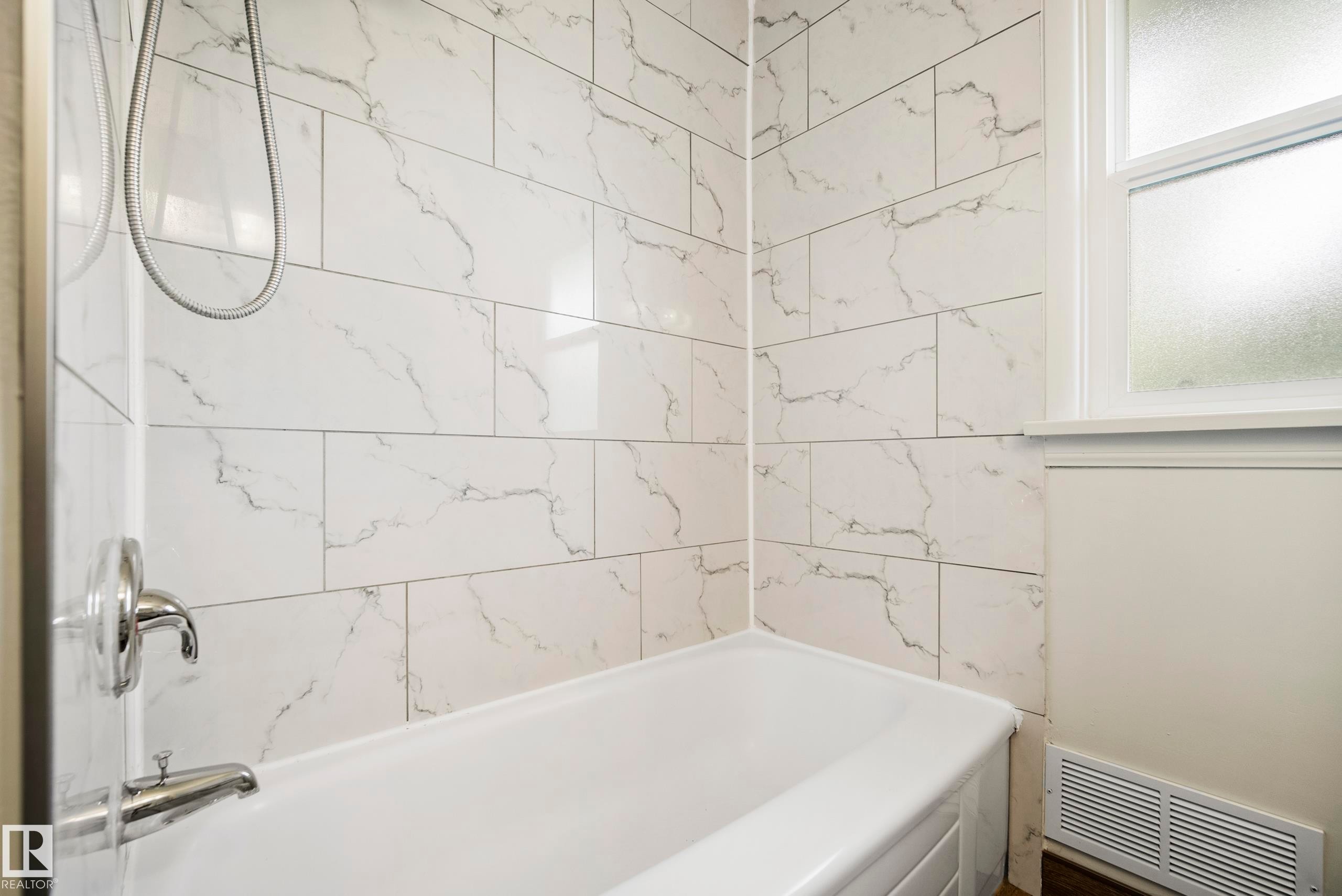 10426 79 Street Nw, Edmonton, AB - Indoor Photo Showing Bathroom