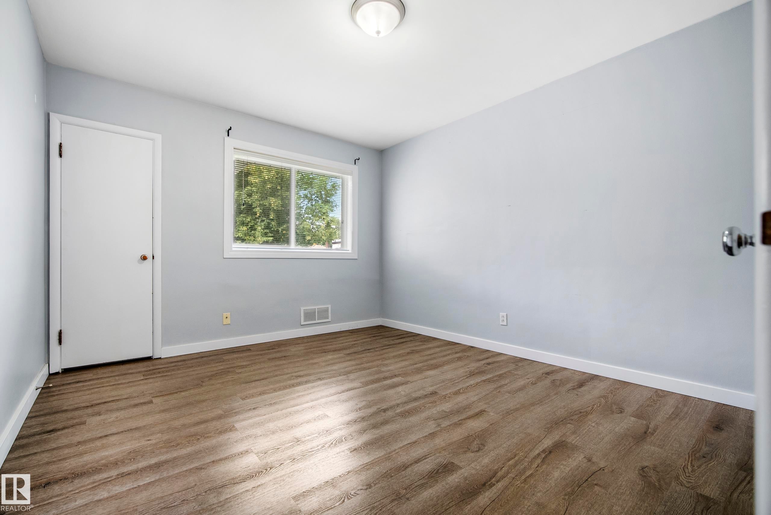 10426 79 Street Nw, Edmonton, AB - Indoor Photo Showing Other Room