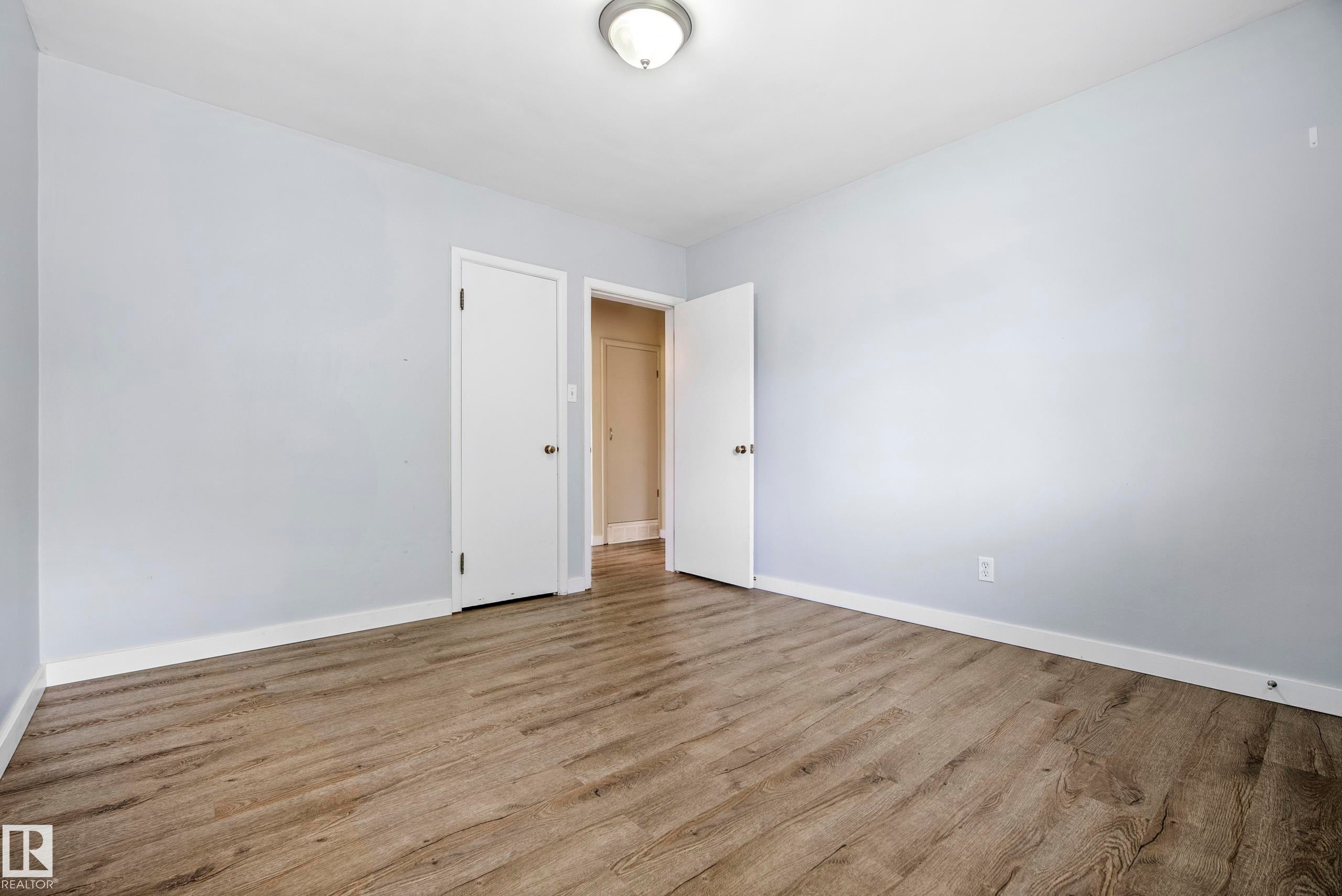 10426 79 Street Nw, Edmonton, AB - Indoor Photo Showing Other Room