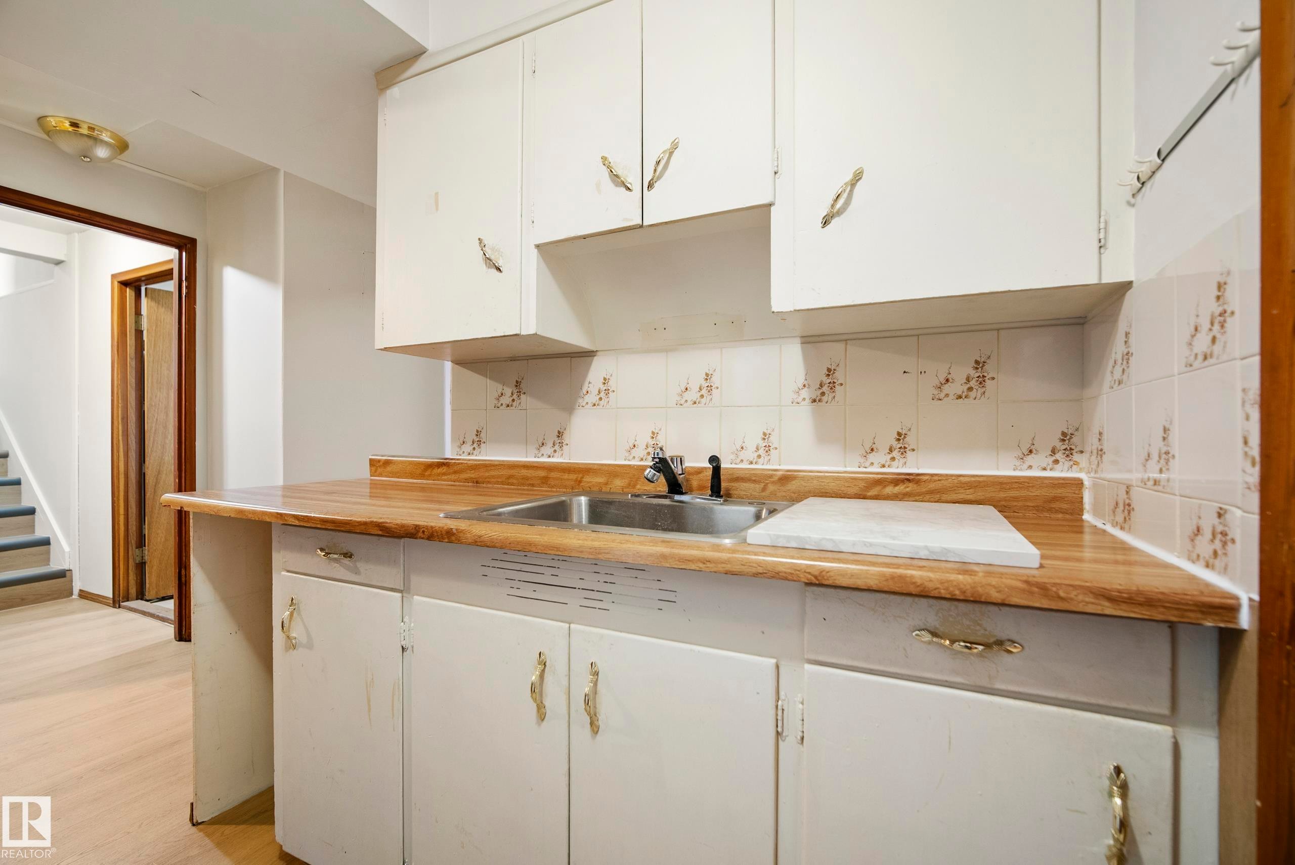 10426 79 Street Nw, Edmonton, AB - Indoor Photo Showing Kitchen