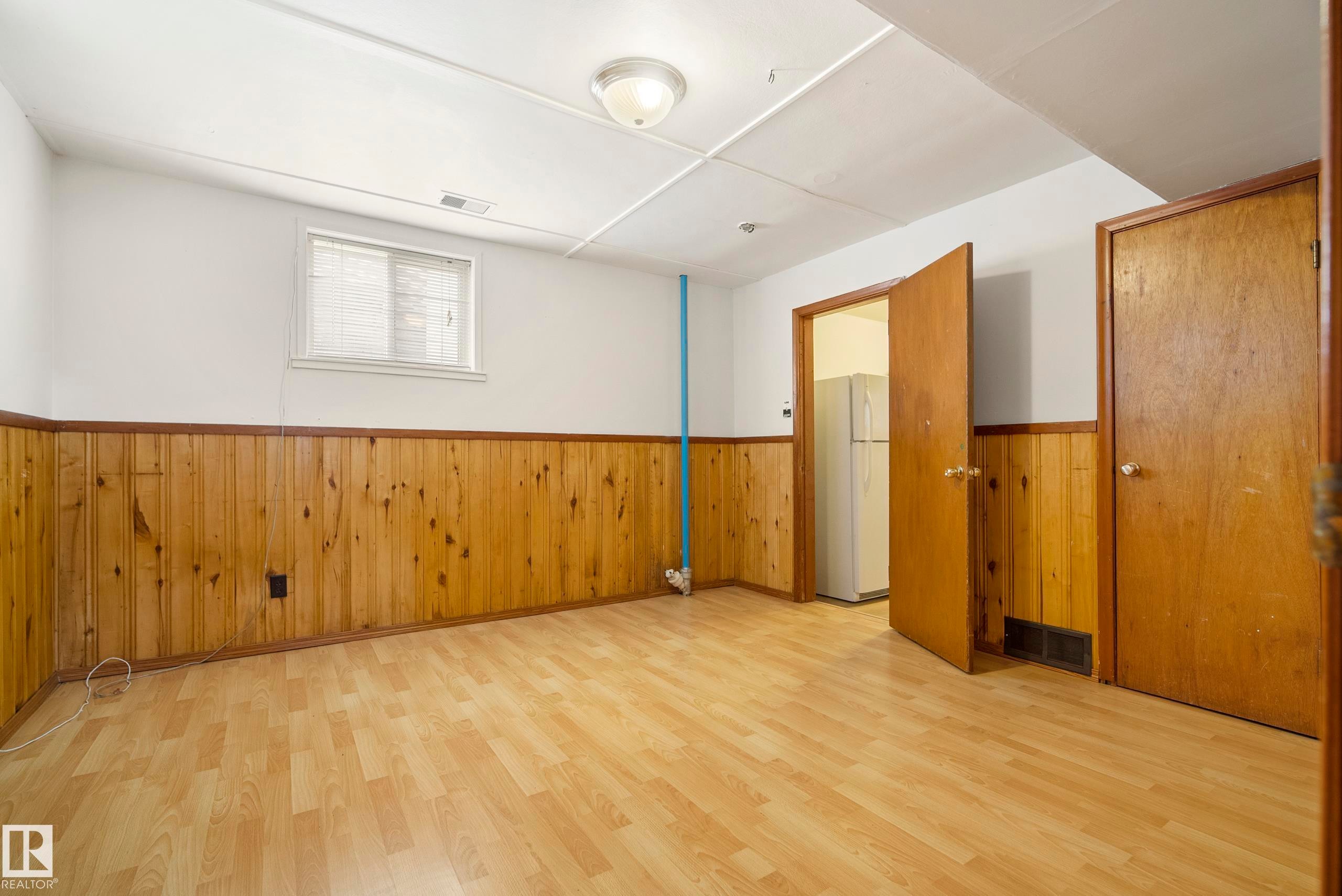 10426 79 Street Nw, Edmonton, AB - Indoor Photo Showing Other Room