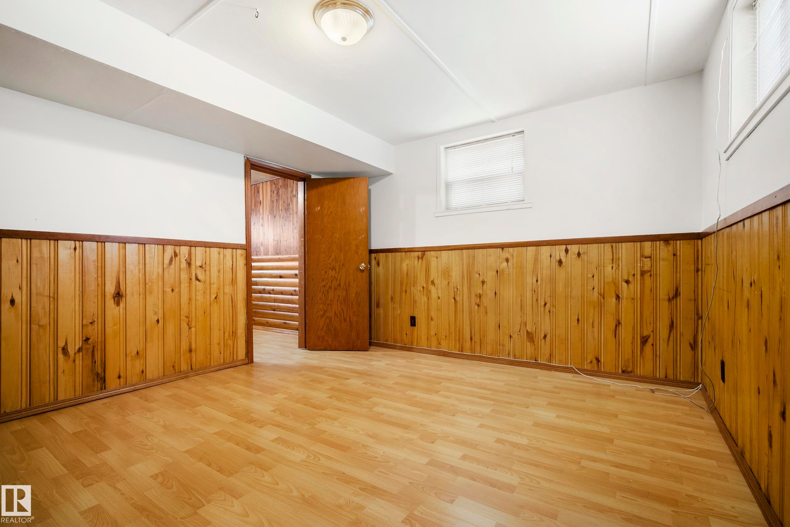10426 79 Street Nw, Edmonton, AB - Indoor Photo Showing Other Room