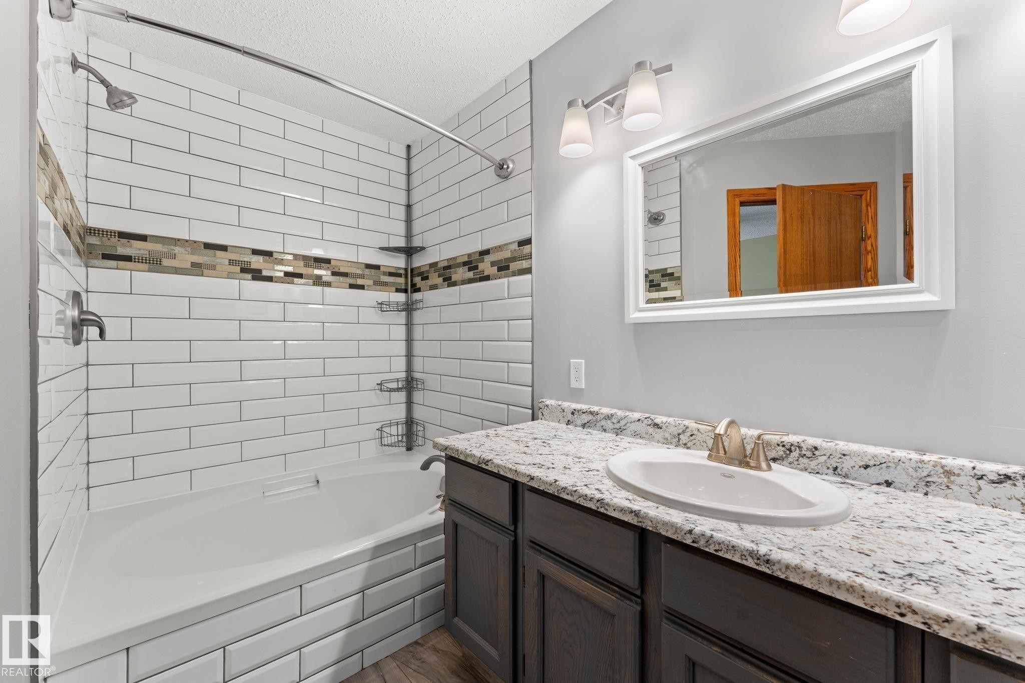 4224 33A Street Nw, Edmonton, AB - Indoor Photo Showing Bathroom