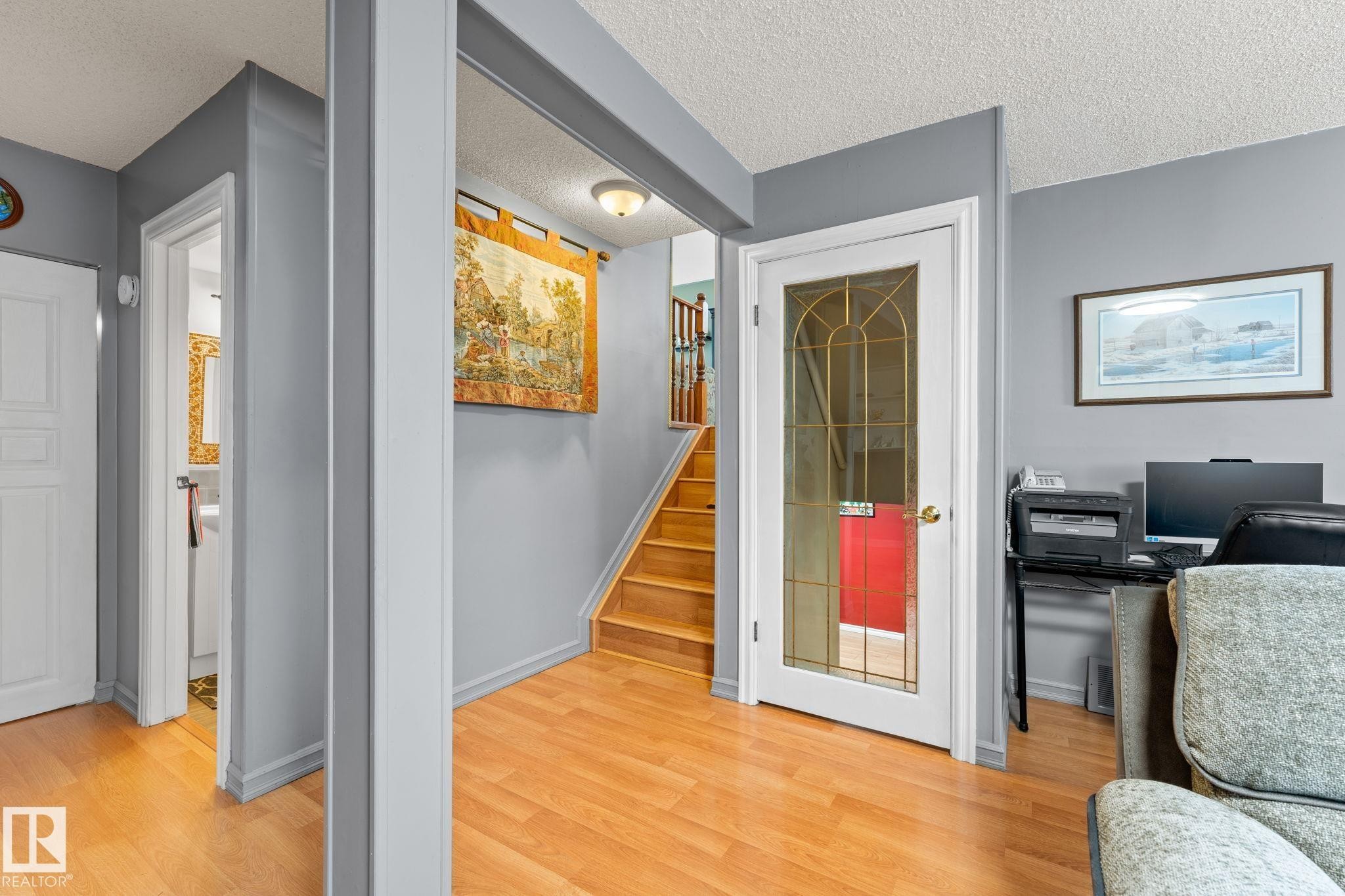 4224 33A Street Nw, Edmonton, AB - Indoor