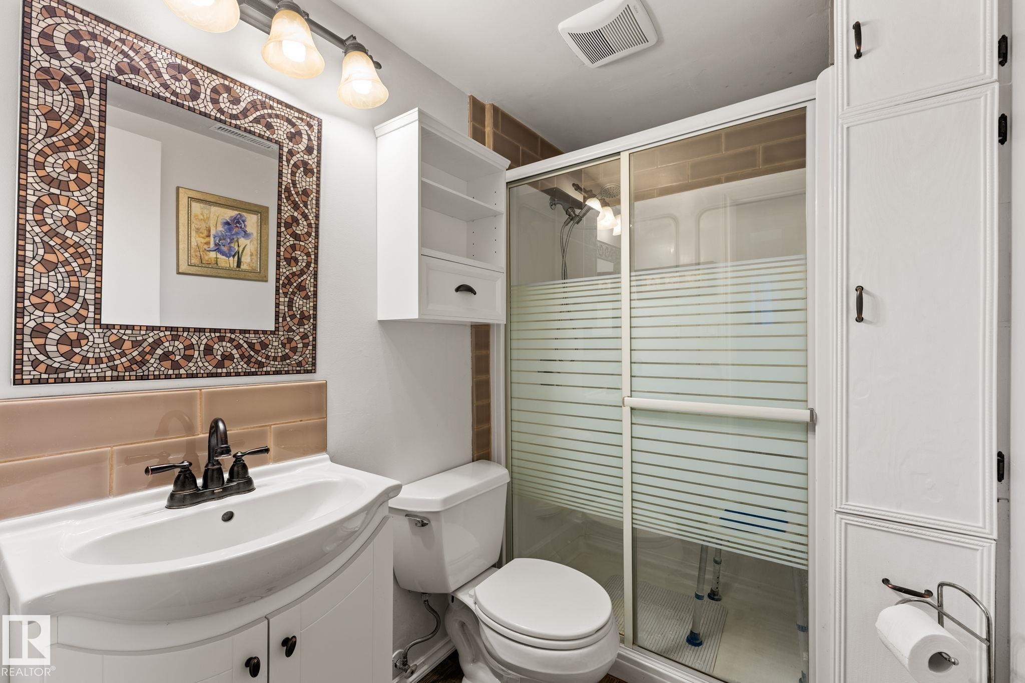 4224 33A Street Nw, Edmonton, AB - Indoor Photo Showing Bathroom