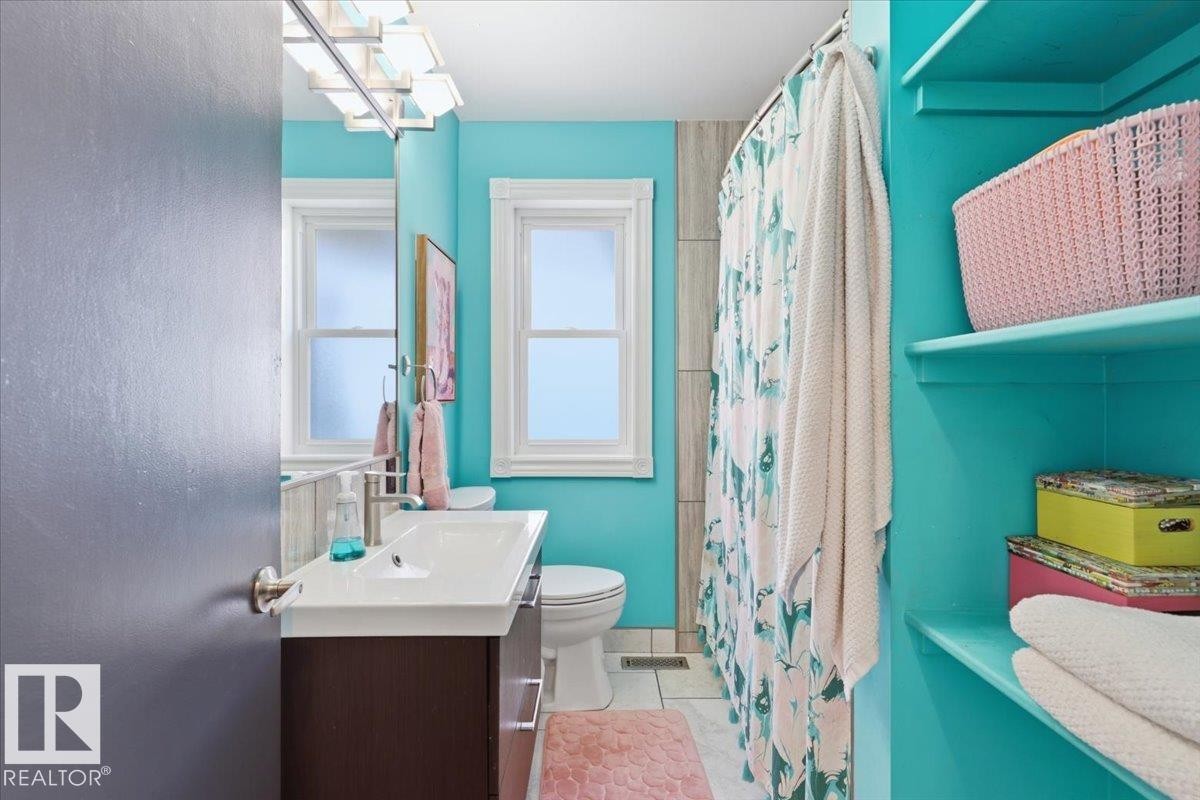 10834 134 Street Nw, Edmonton, AB - Indoor Photo Showing Bathroom