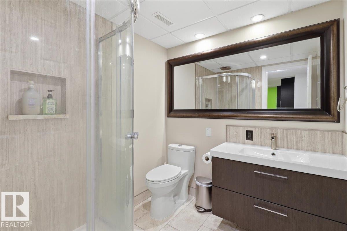 10834 134 Street Nw, Edmonton, AB - Indoor Photo Showing Bathroom