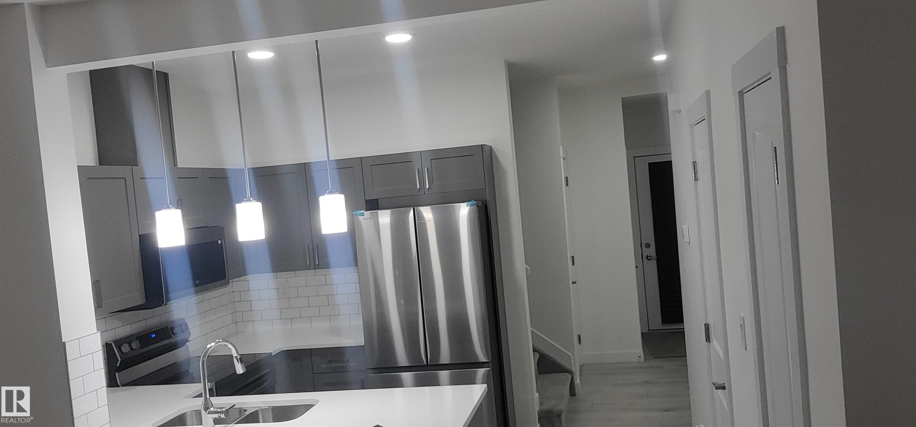 #48 2710 66 St Sw, Edmonton, AB - Indoor Photo Showing Kitchen