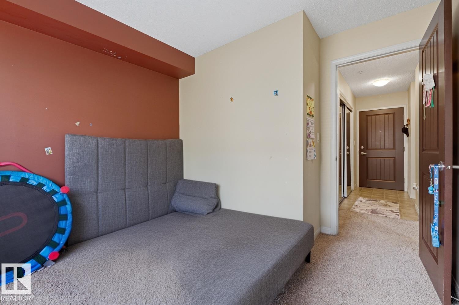Neutral wall colors, carpet flooring, and a flat ceiling - #106 13907 136 St Nw, Edmonton, AB - Indoor