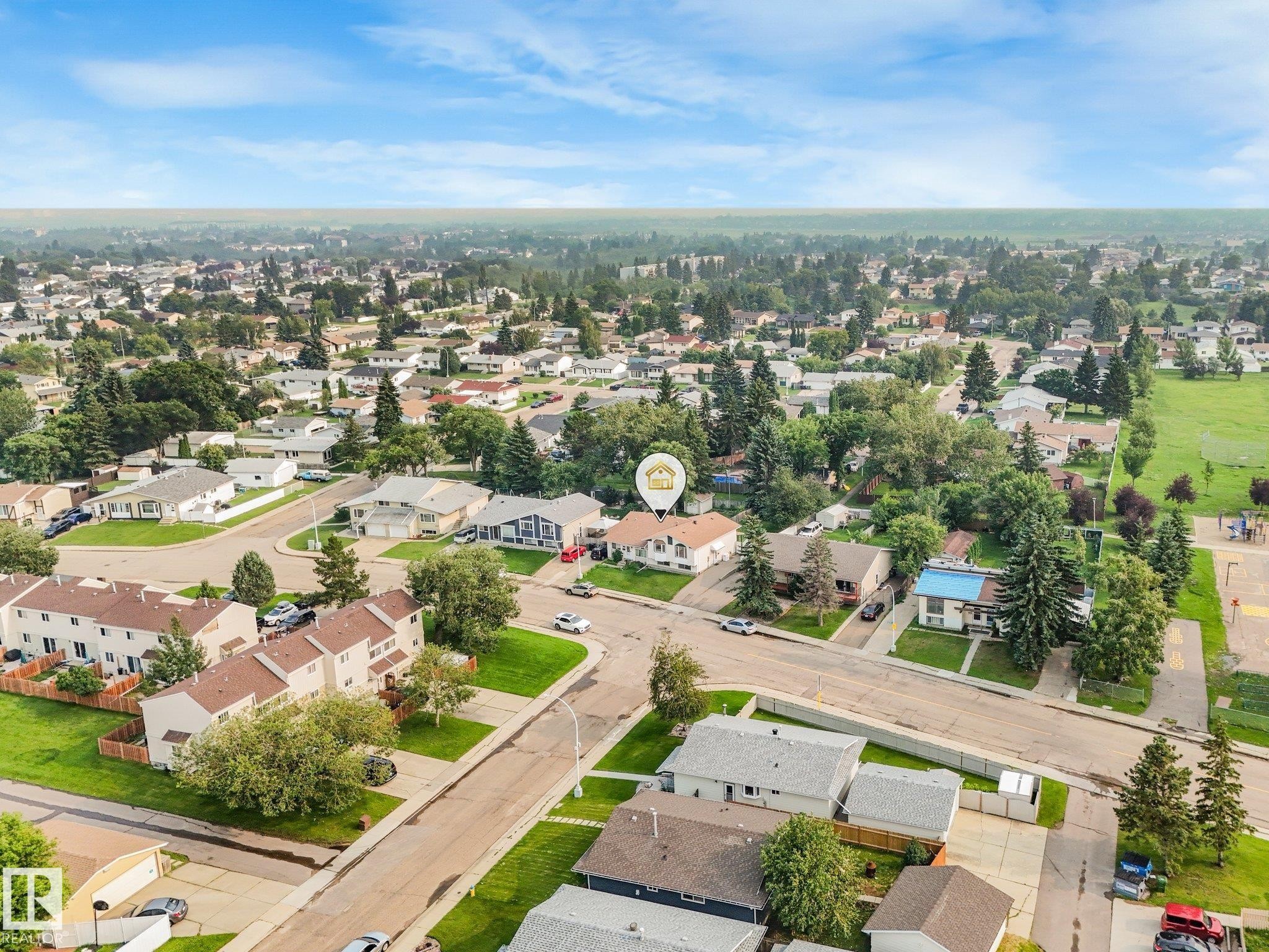 Residential neighborhood featuring a variety of housing styles and mature landscaping - 4135 134 Avenue Nw, Edmonton, AB - Outdoor With View