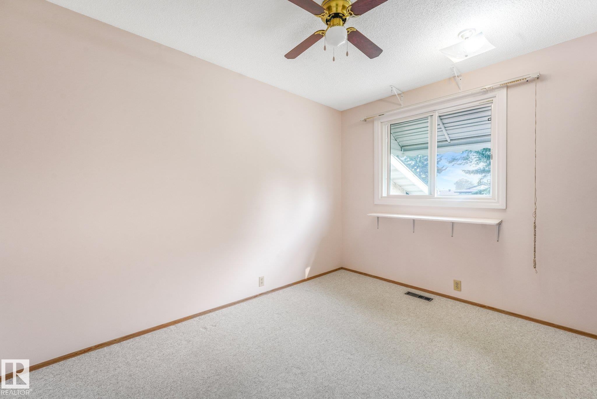 Room featuring light-toned carpeting and neutral wall paint - 4135 134 Avenue Nw, Edmonton, AB - Indoor Photo Showing Other Room