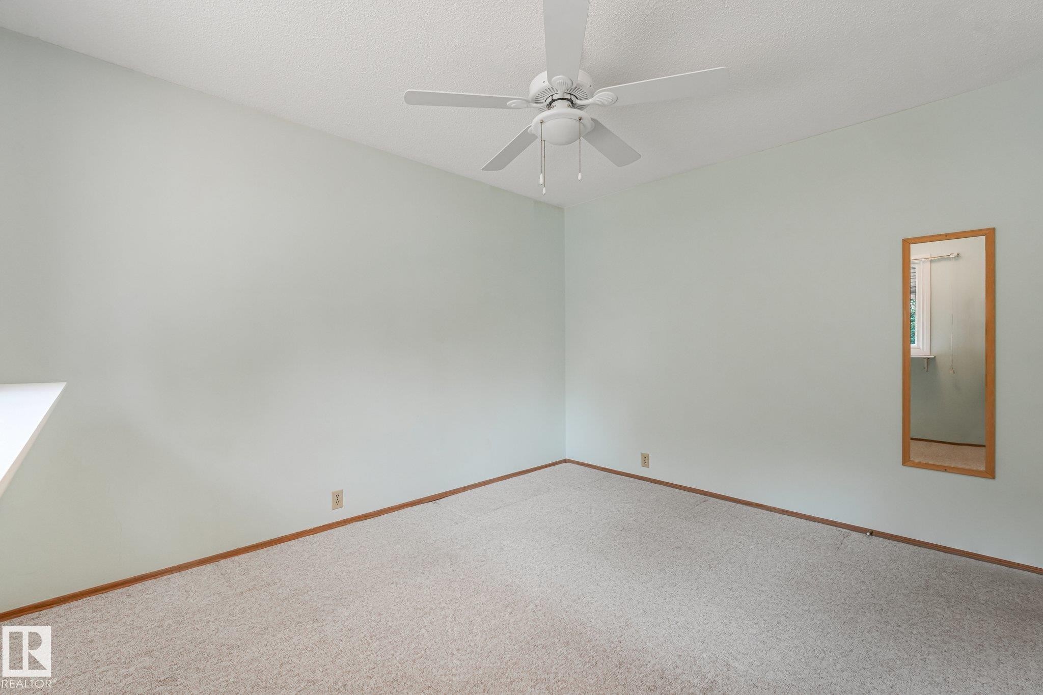 Room featuring light carpeting and neutral wall paint - 4135 134 Avenue Nw, Edmonton, AB - Indoor Photo Showing Other Room