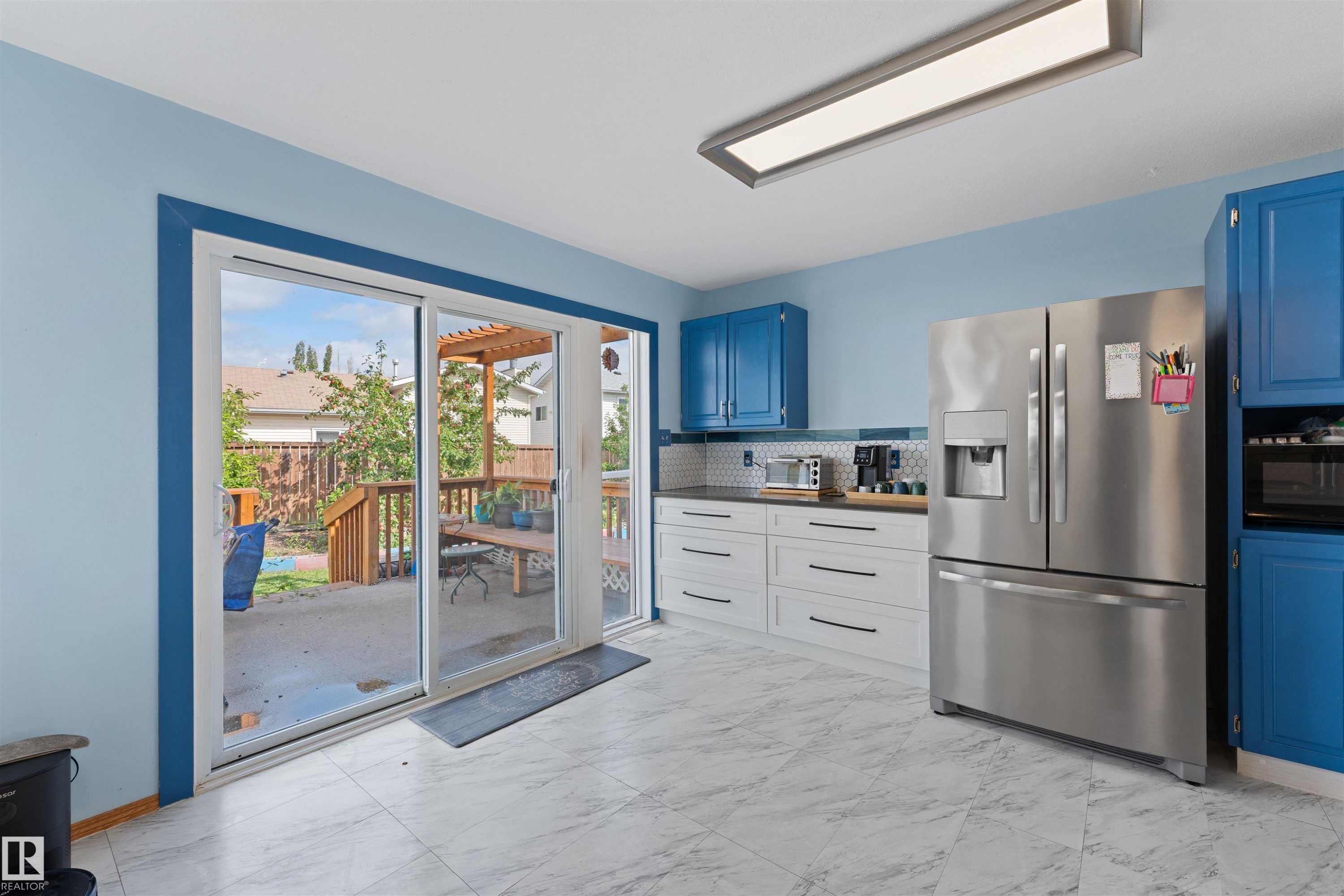 16724 88 St Nw, Edmonton, AB - Indoor Photo Showing Kitchen