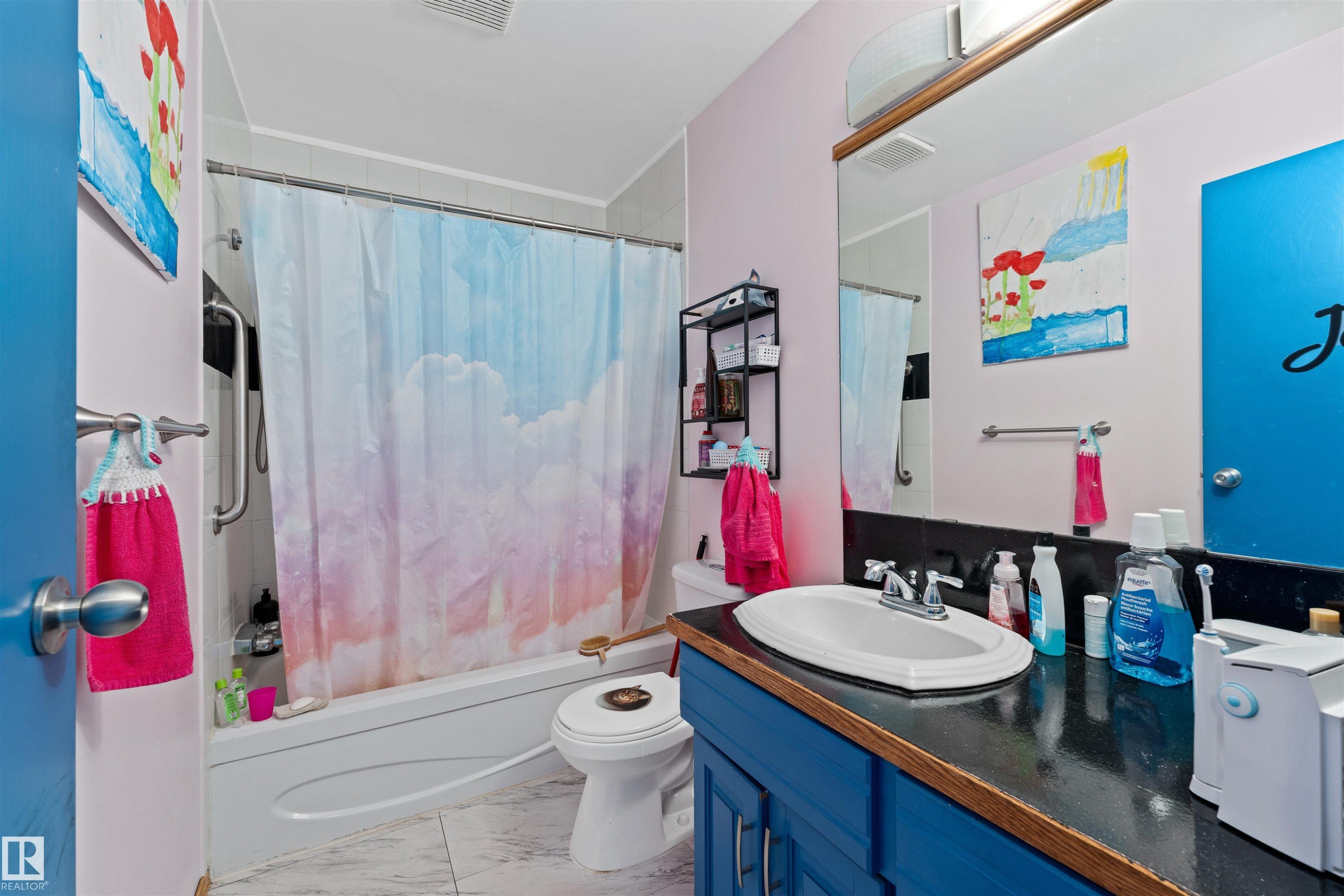 16724 88 St Nw, Edmonton, AB - Indoor Photo Showing Bathroom