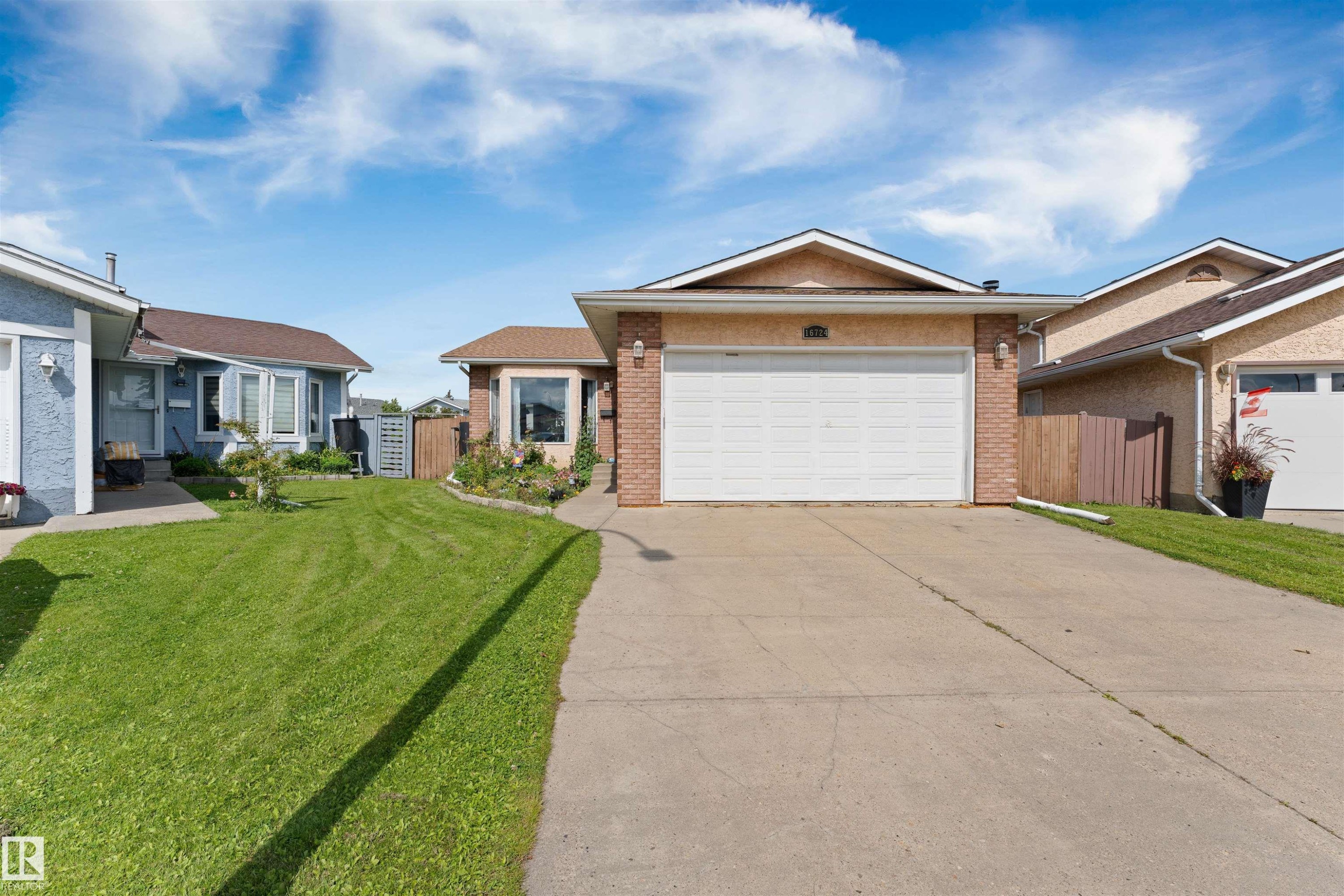16724 88 St Nw, Edmonton, AB - Outdoor With Facade