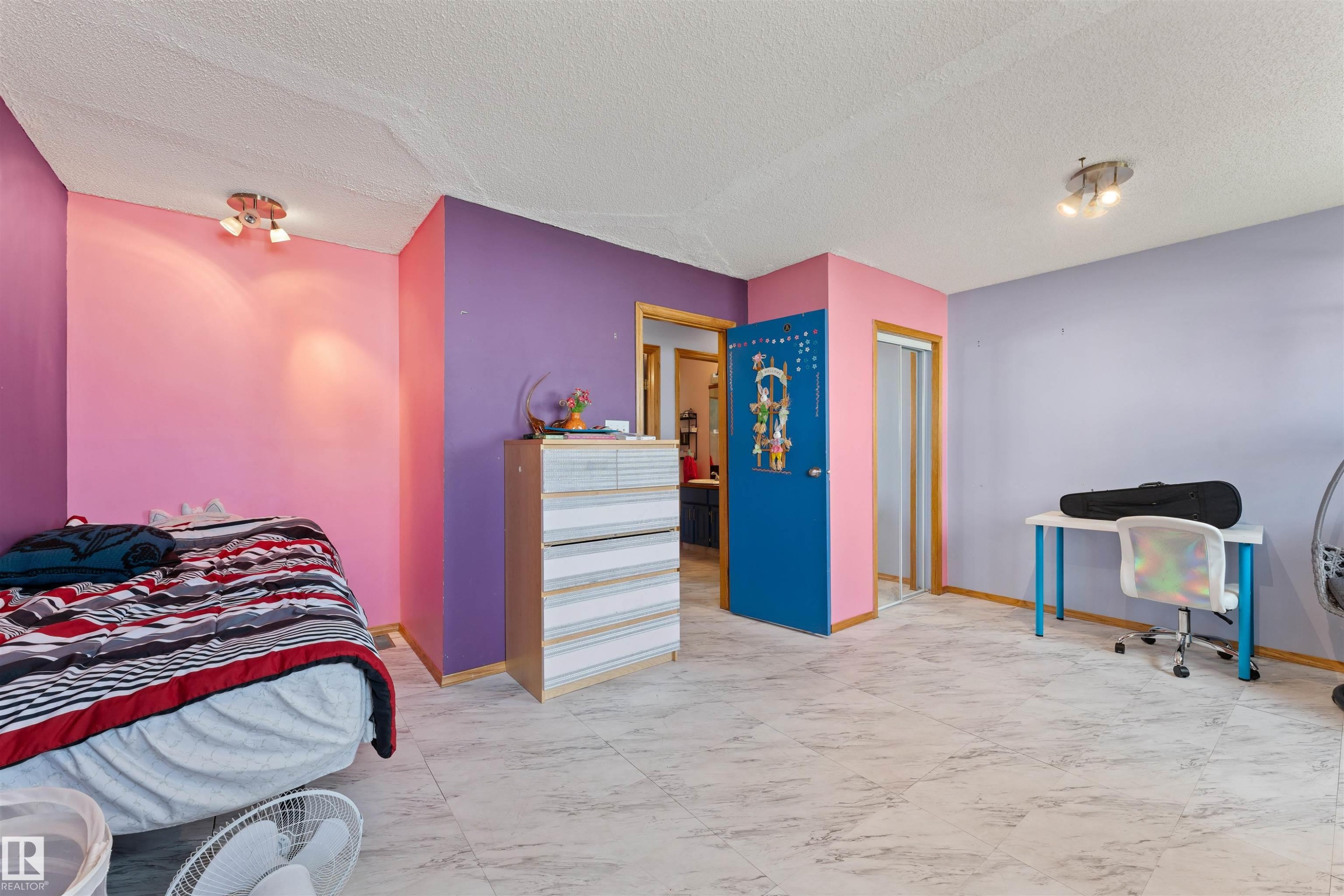 16724 88 St Nw, Edmonton, AB - Indoor Photo Showing Bedroom