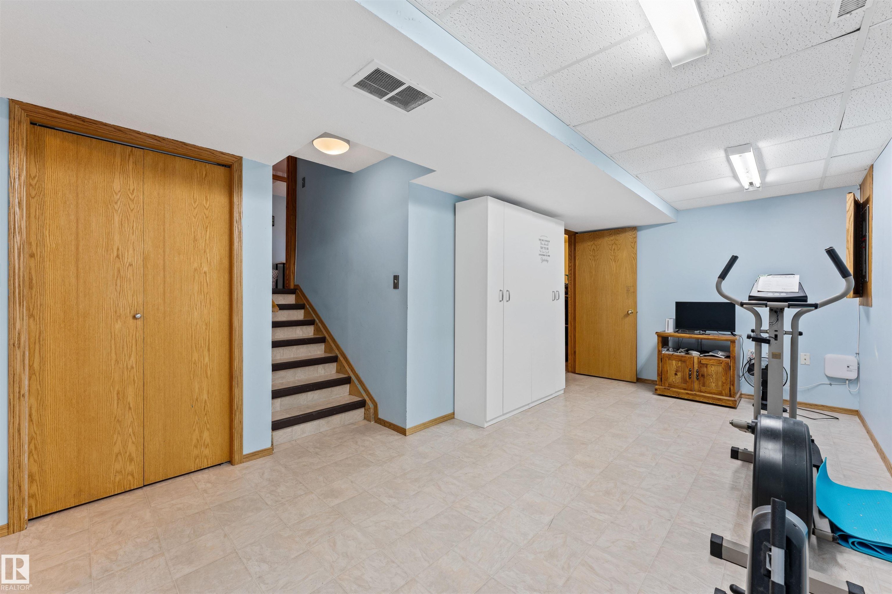16724 88 St Nw, Edmonton, AB - Indoor Photo Showing Gym Room