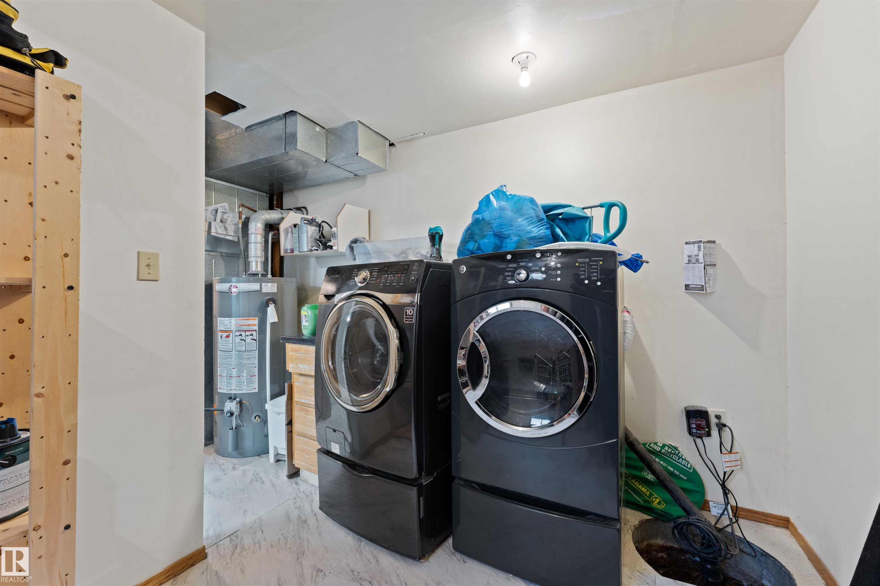 16724 88 St Nw, Edmonton, AB - Indoor Photo Showing Laundry Room