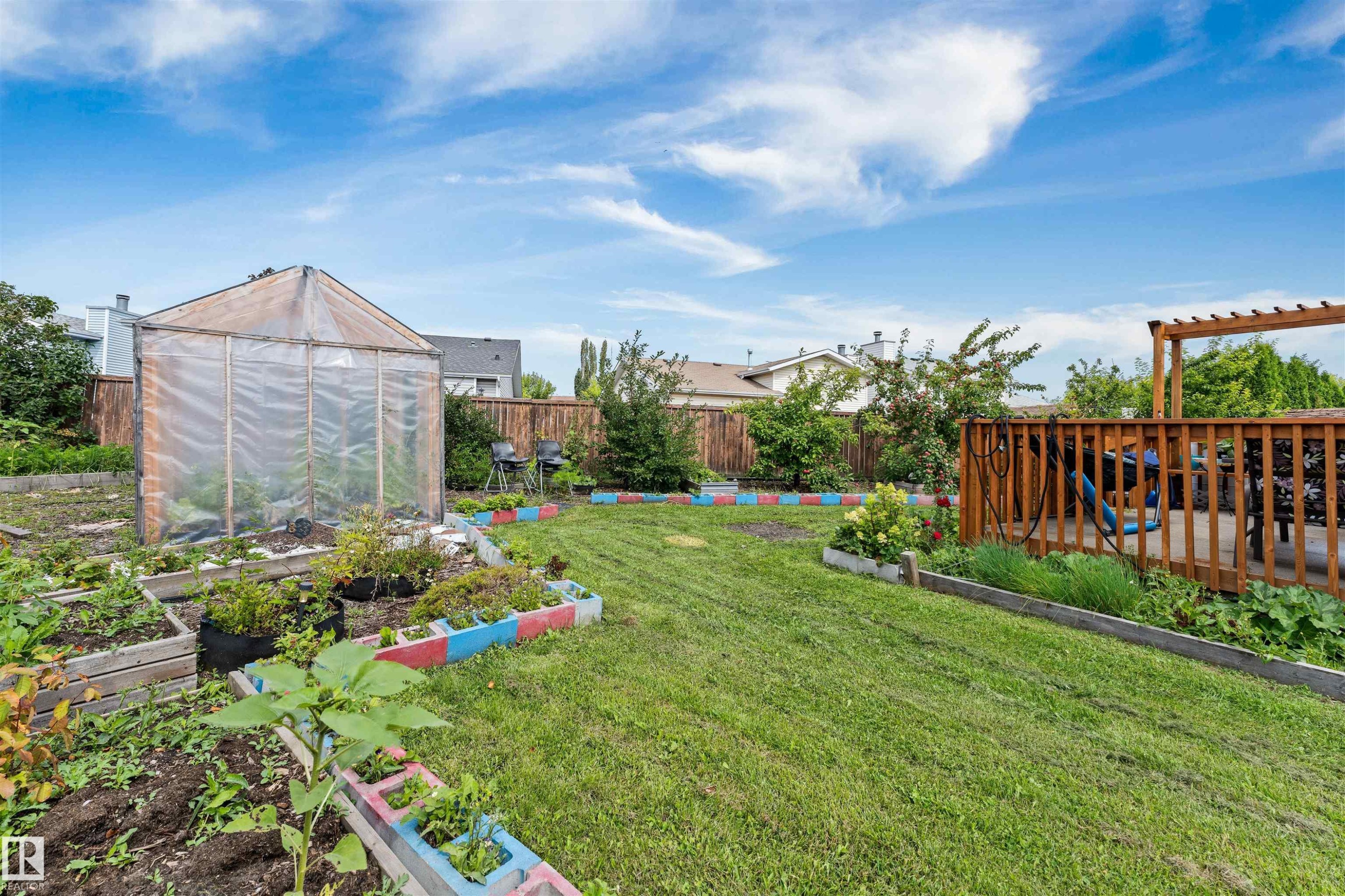 16724 88 St Nw, Edmonton, AB - Outdoor