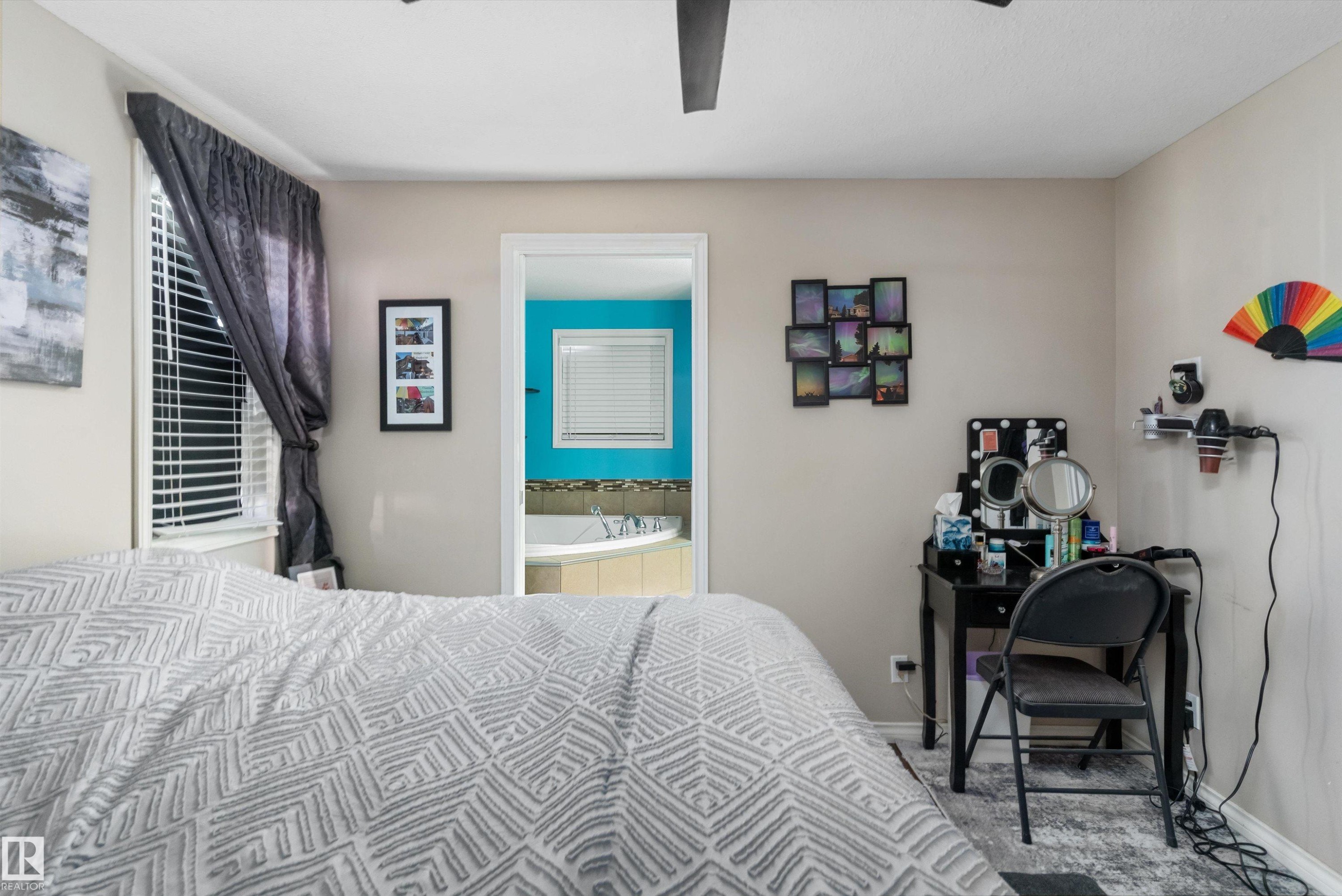 12 Dunluce Road Nw, Edmonton, AB - Indoor Photo Showing Bedroom