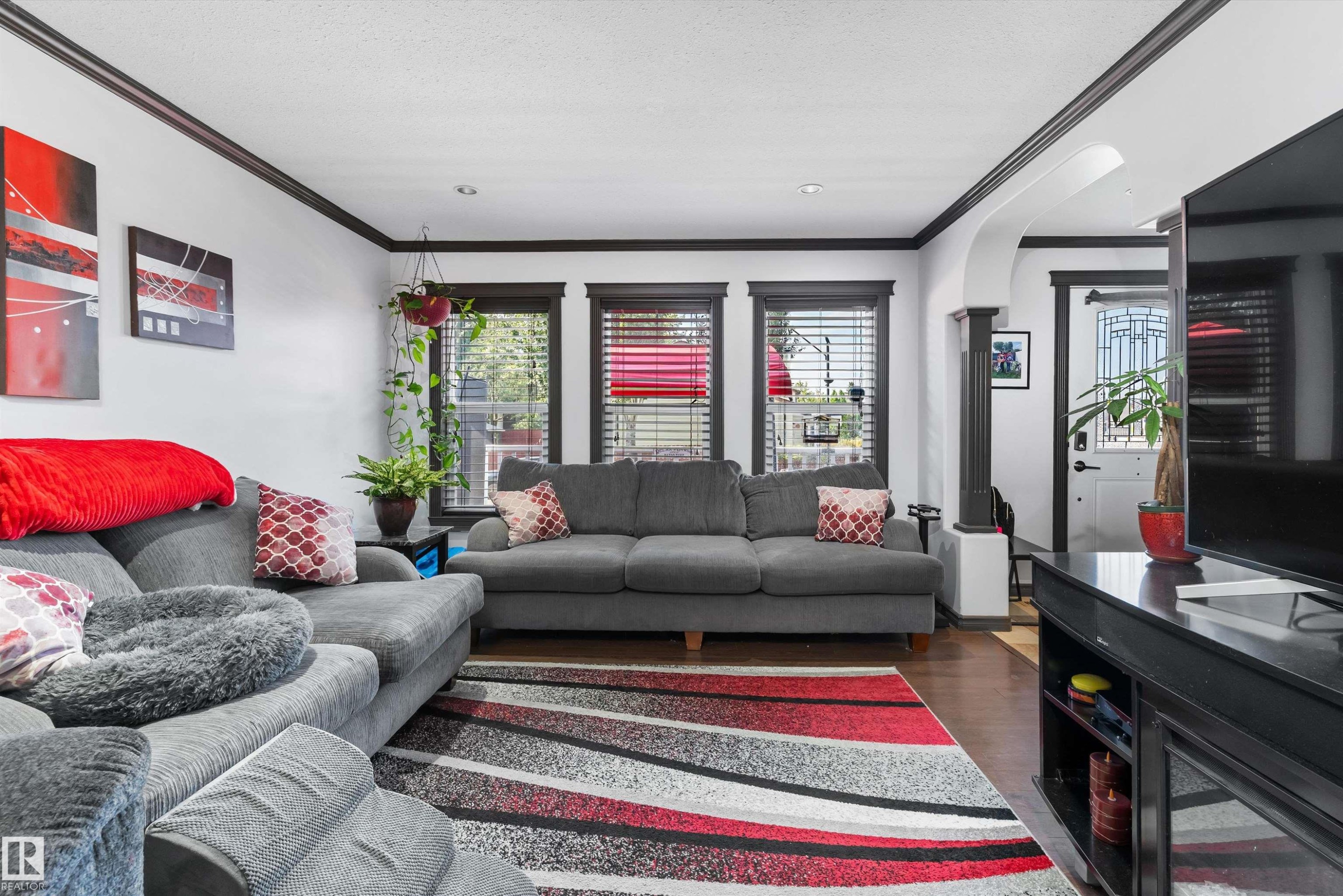 12 Dunluce Road Nw, Edmonton, AB - Indoor Photo Showing Living Room