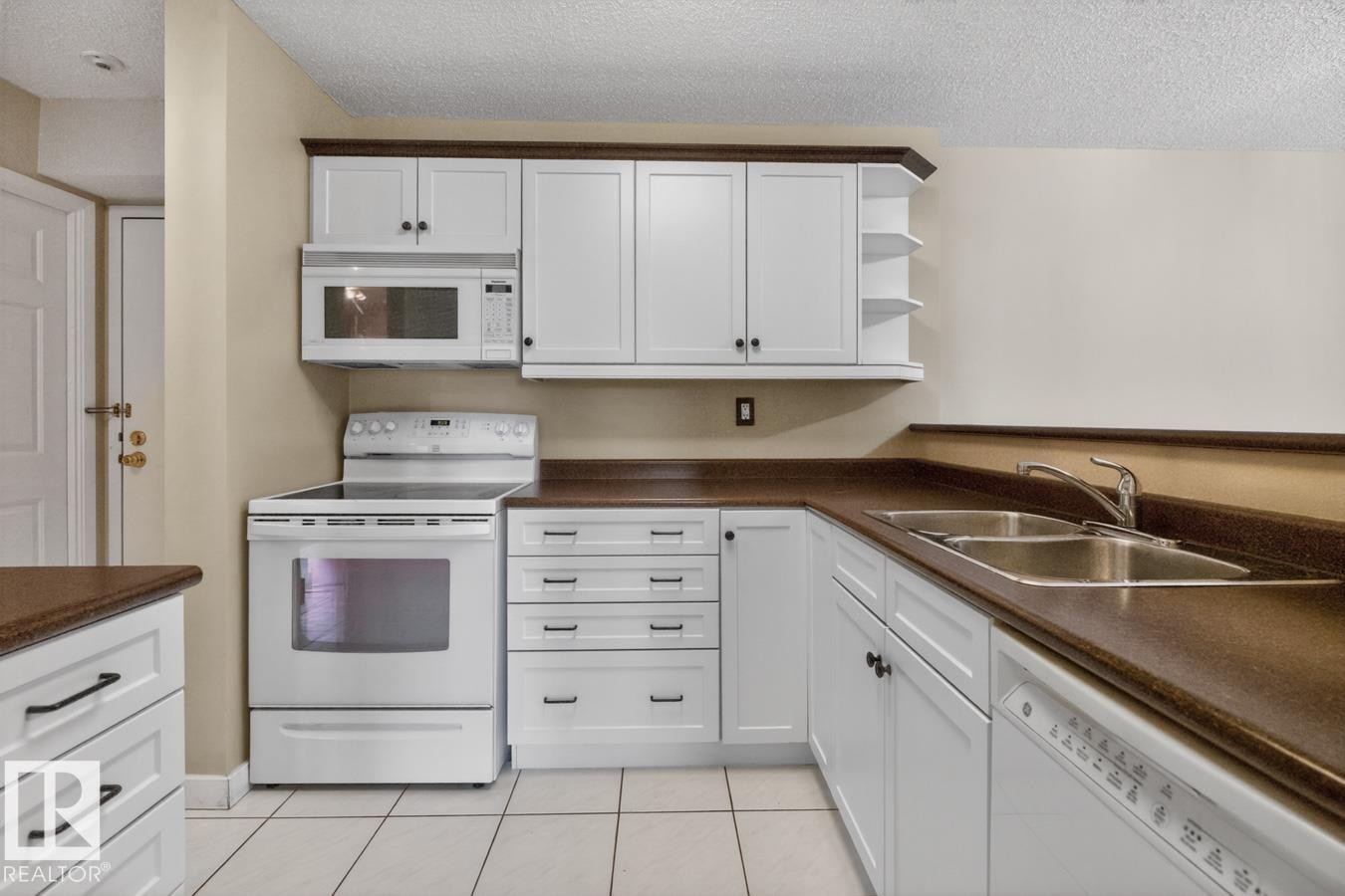 #405 10545 Saskatchewan Dr Nw, Edmonton, AB - Indoor Photo Showing Kitchen With Double Sink