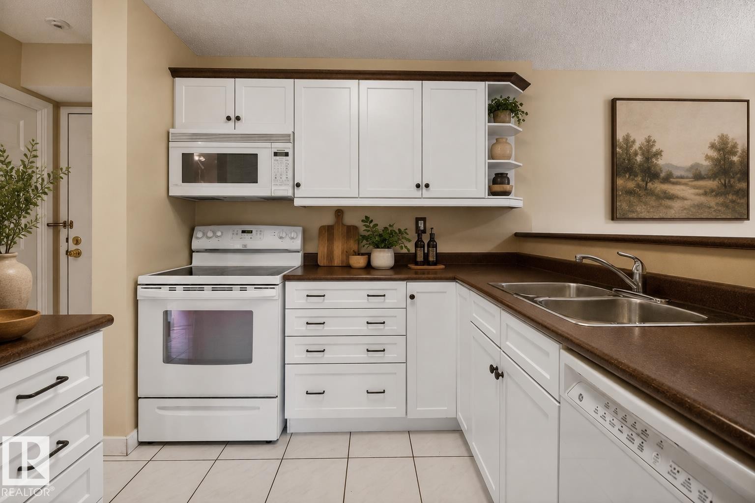 #405 10545 Saskatchewan Dr Nw, Edmonton, AB - Indoor Photo Showing Kitchen With Double Sink
