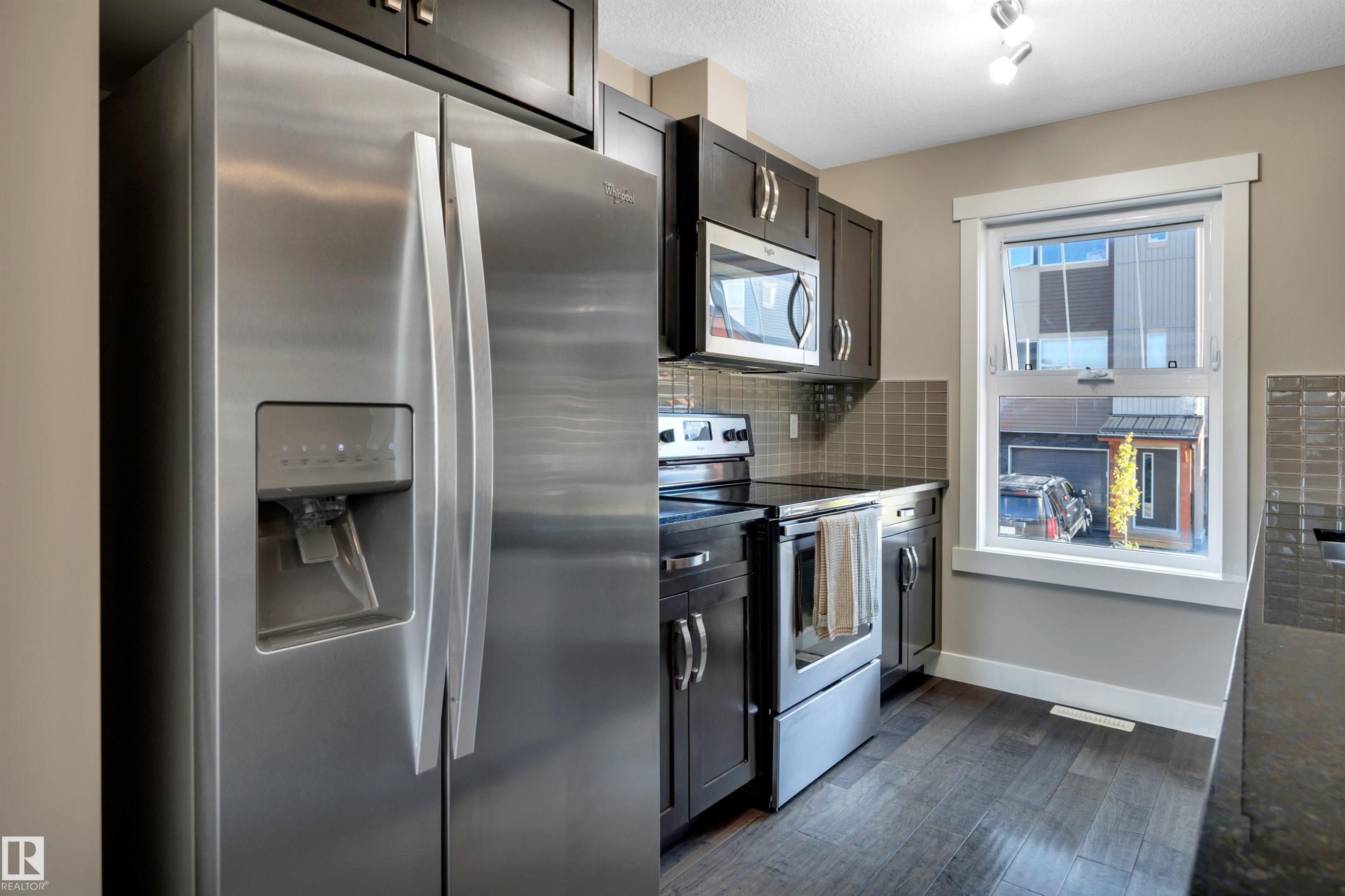 #296 401 Southfork Dr, Leduc, AB - Indoor Photo Showing Kitchen With Stainless Steel Kitchen
