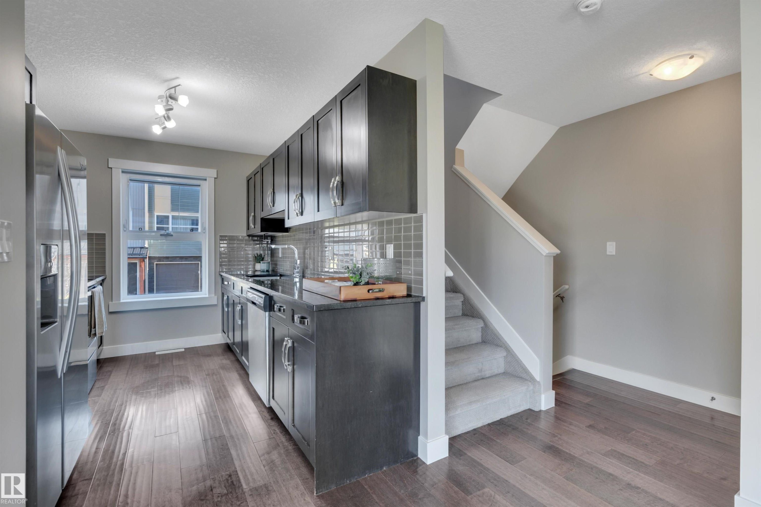 #296 401 Southfork Dr, Leduc, AB - Indoor Photo Showing Kitchen