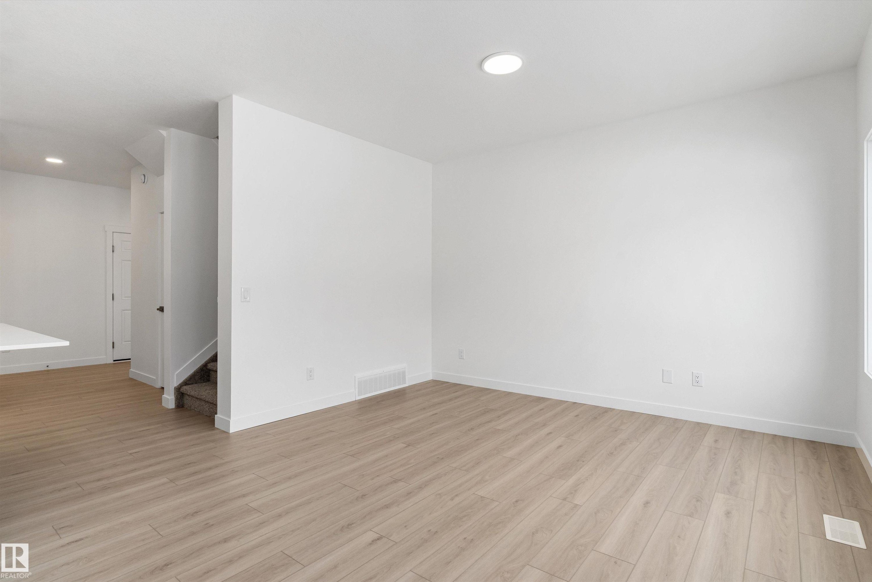 922 18 Avenue Nw, Edmonton, AB - Indoor Photo Showing Other Room