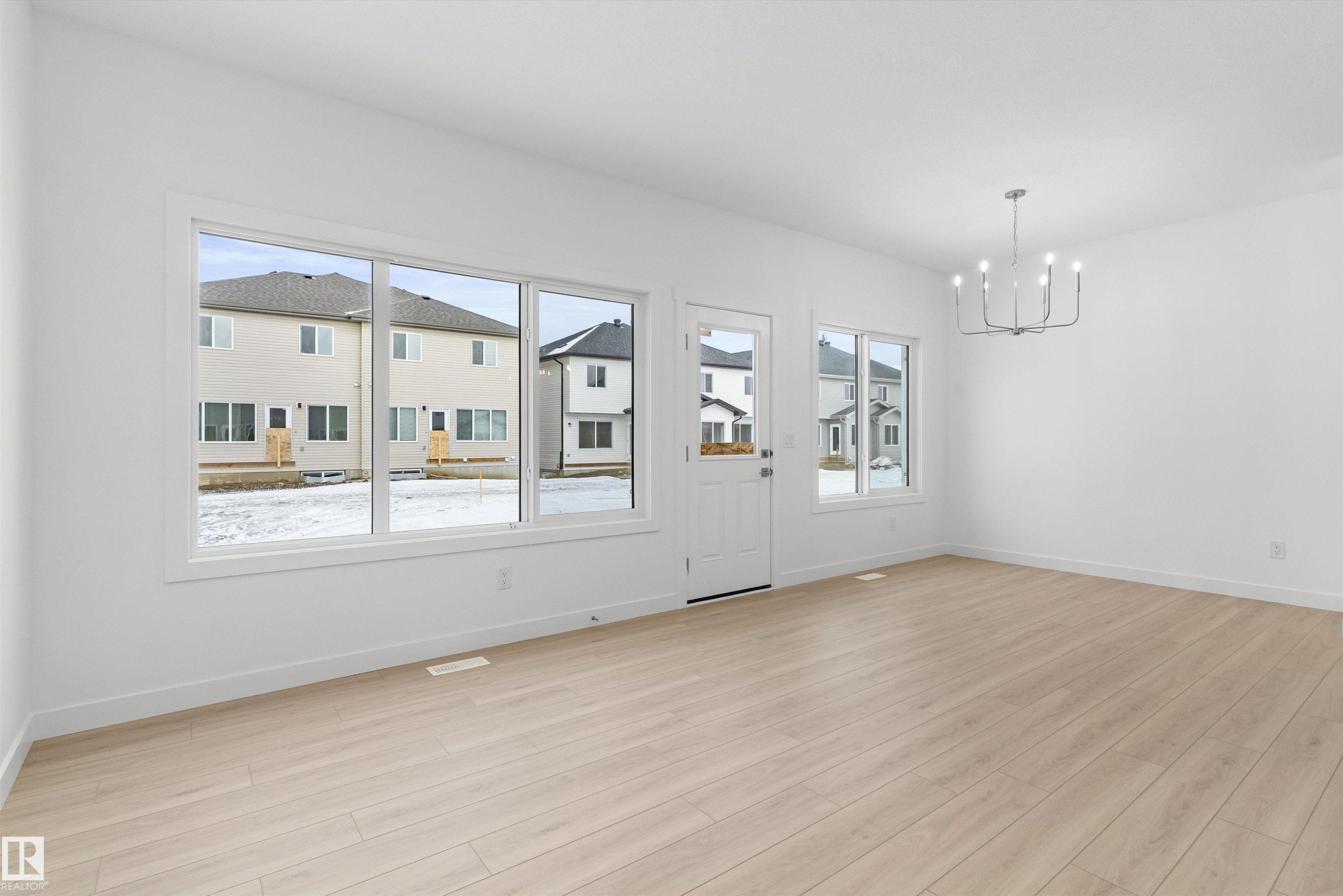 922 18 Avenue Nw, Edmonton, AB - Indoor Photo Showing Other Room