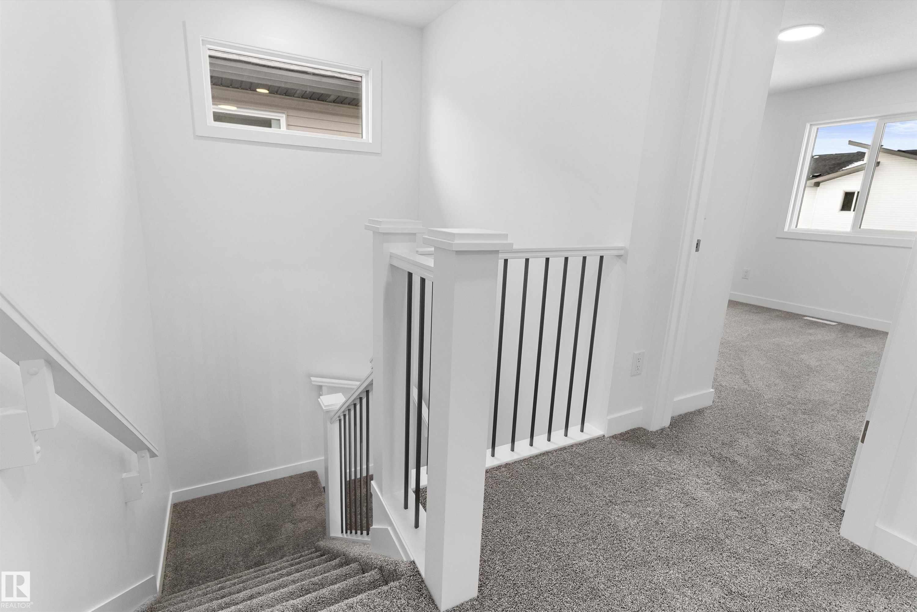 922 18 Avenue Nw, Edmonton, AB - Indoor Photo Showing Other Room