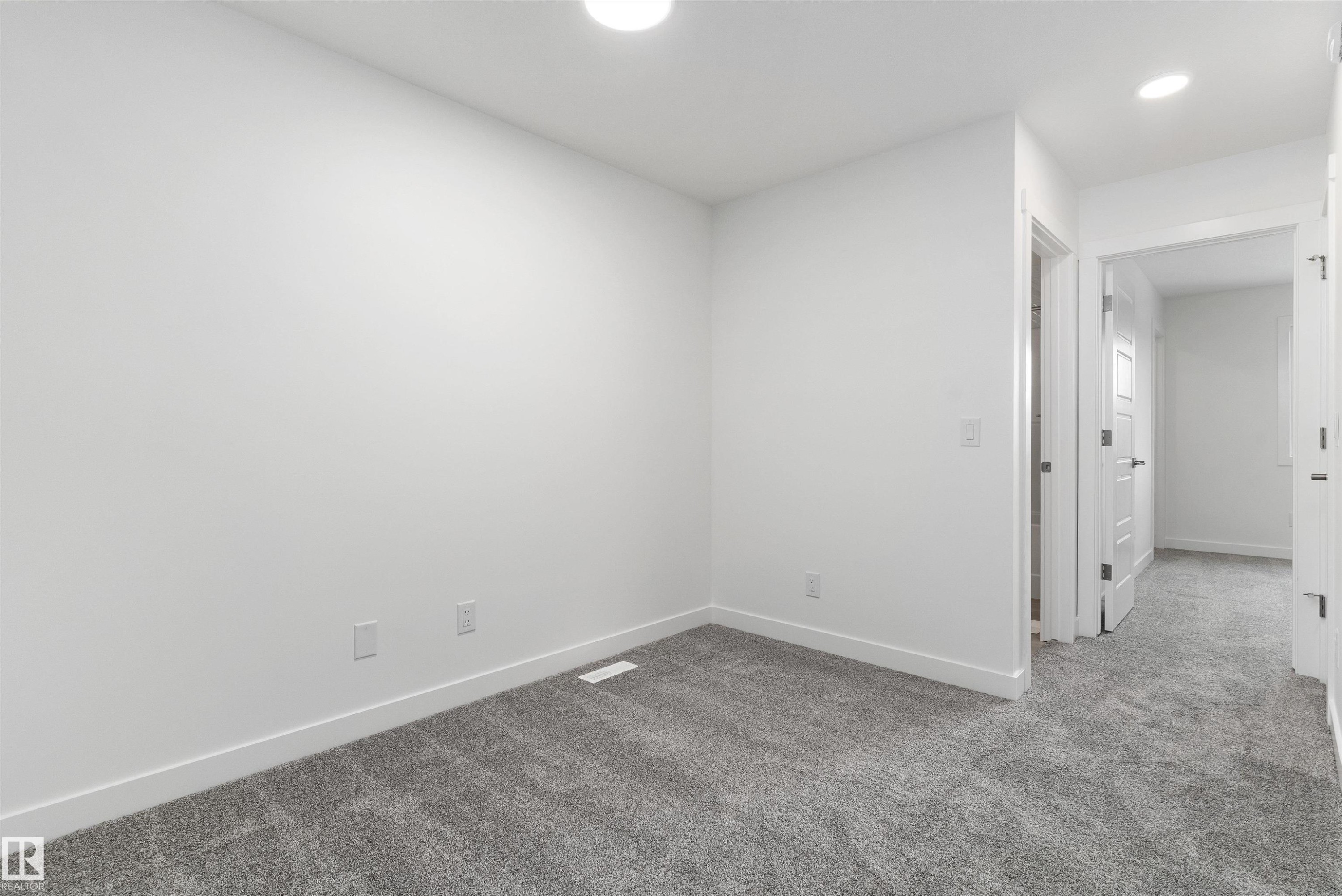 922 18 Avenue Nw, Edmonton, AB - Indoor Photo Showing Other Room