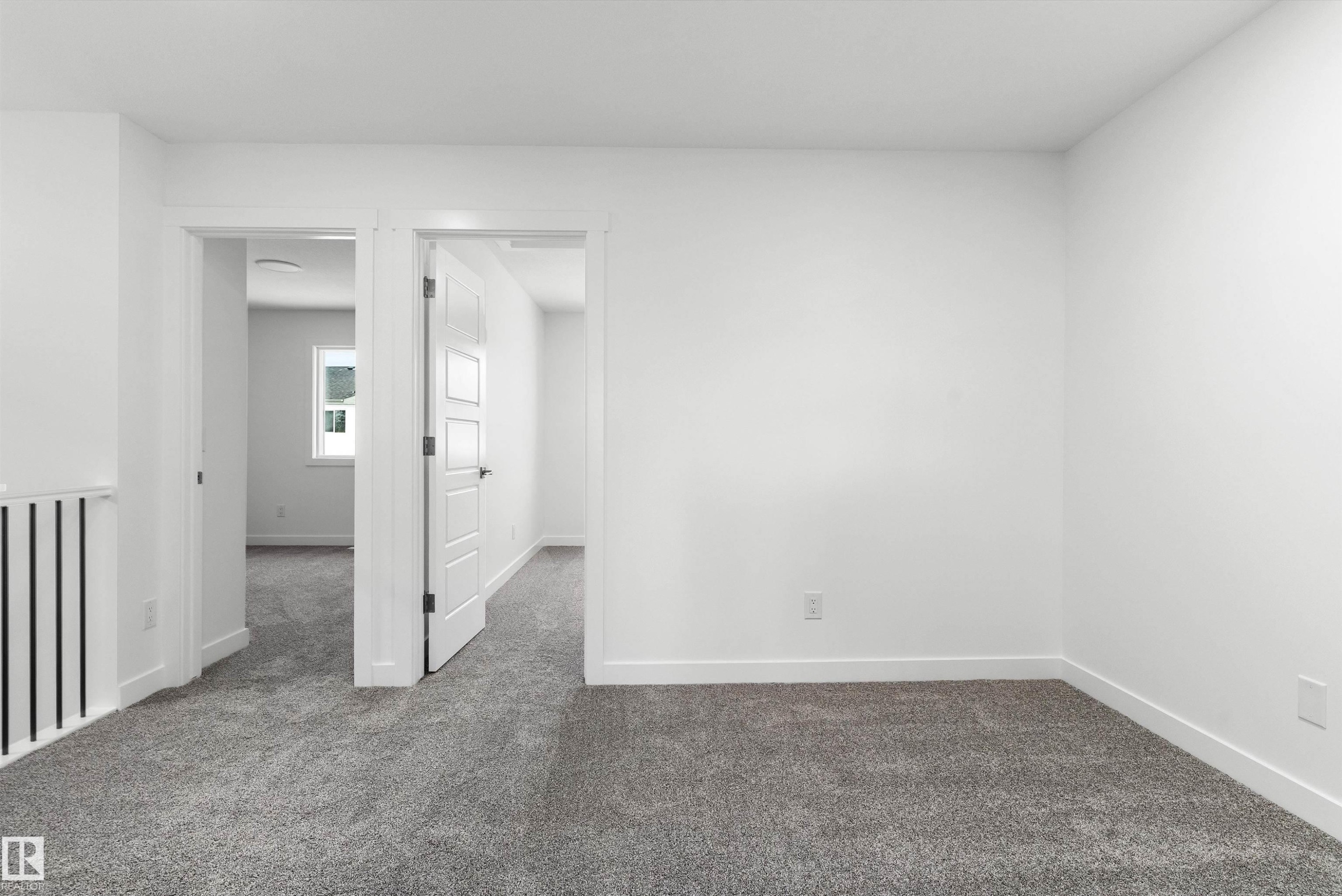 922 18 Avenue Nw, Edmonton, AB - Indoor Photo Showing Other Room
