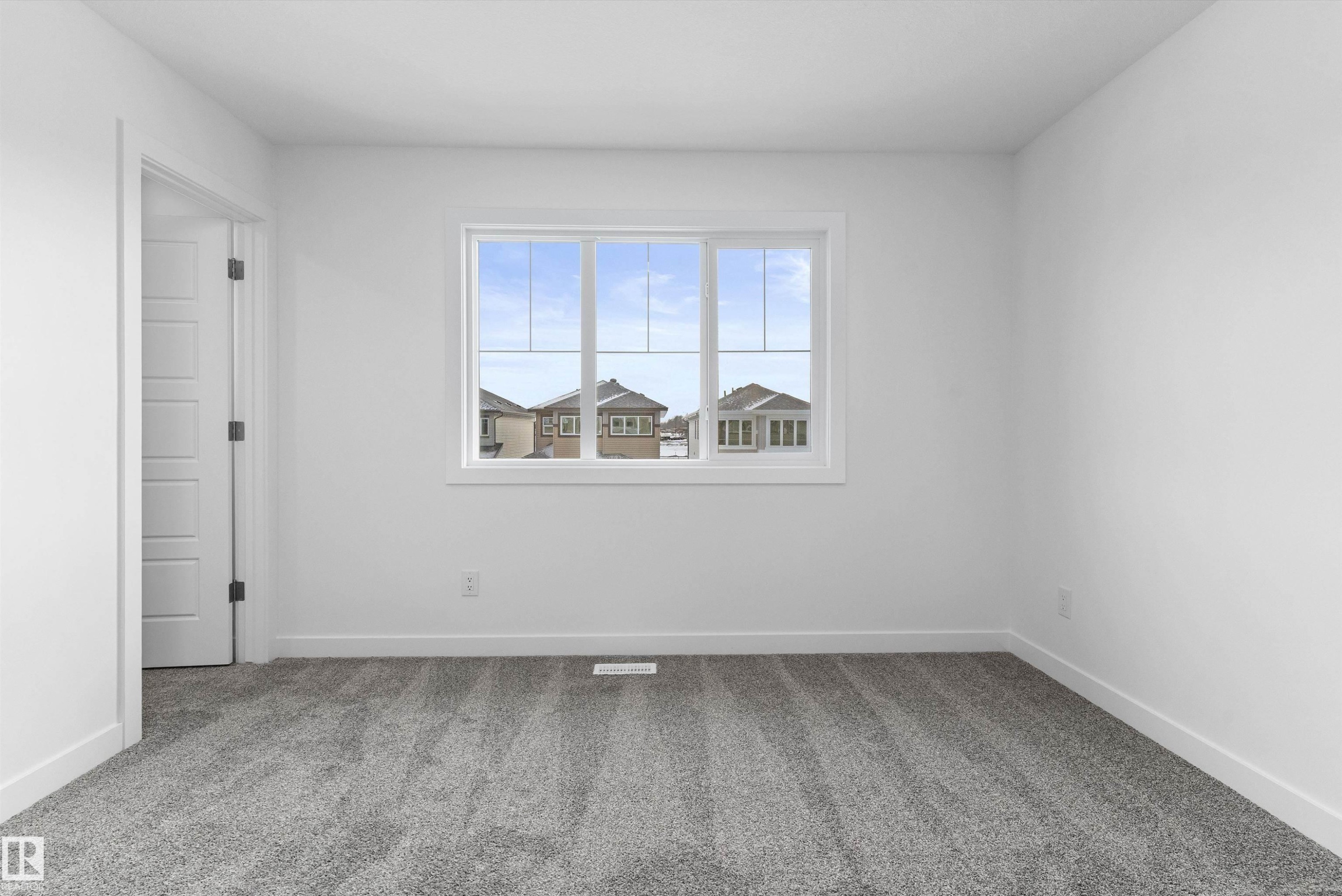 922 18 Avenue Nw, Edmonton, AB - Indoor Photo Showing Other Room