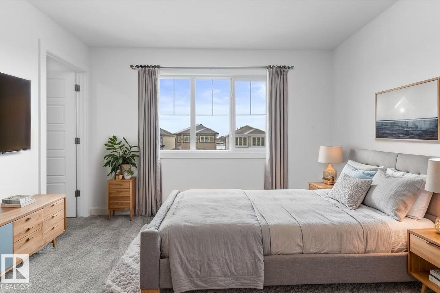 922 18 Avenue Nw, Edmonton, AB - Indoor Photo Showing Bedroom