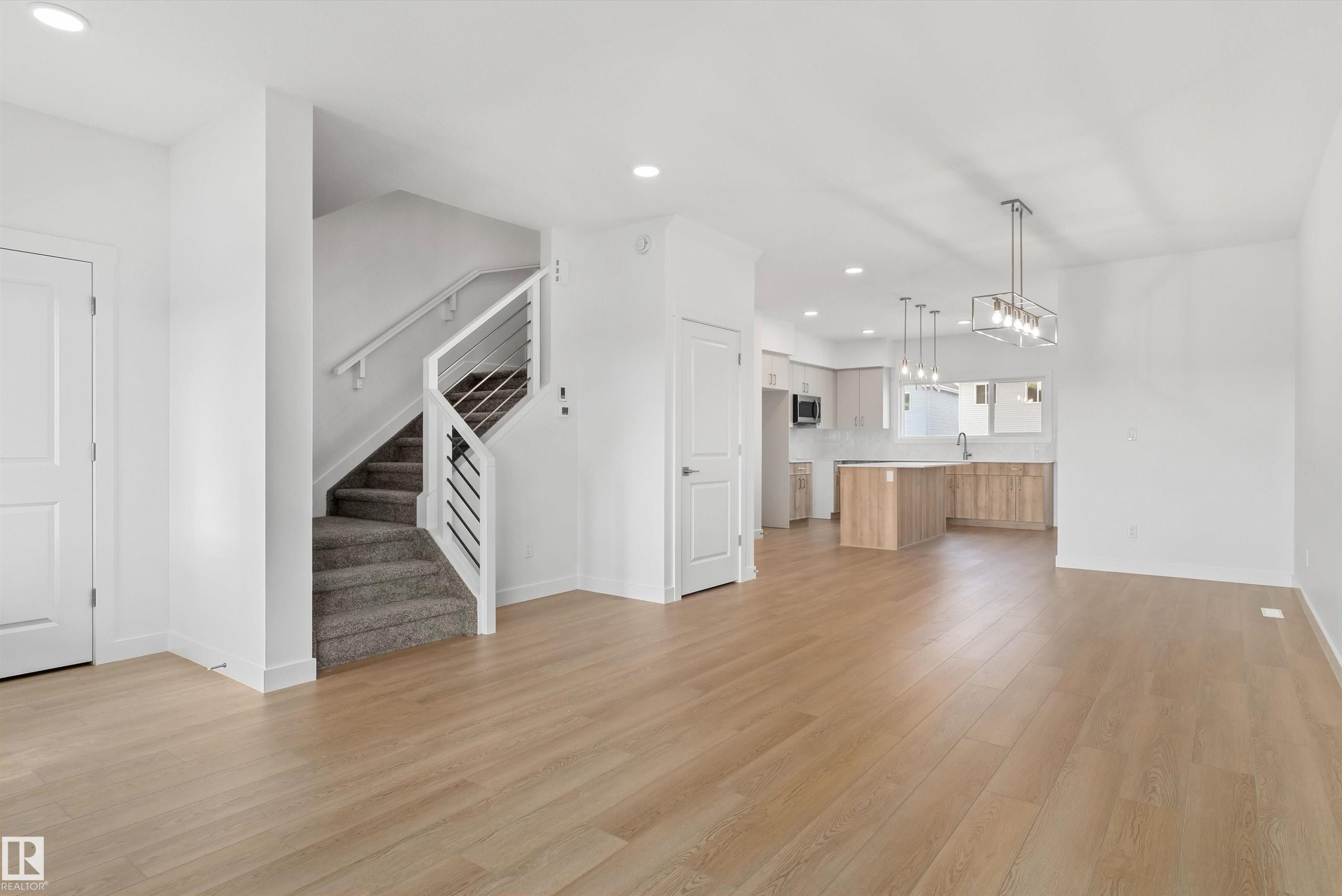 1012 14 Avenue Nw, Edmonton, AB - Indoor