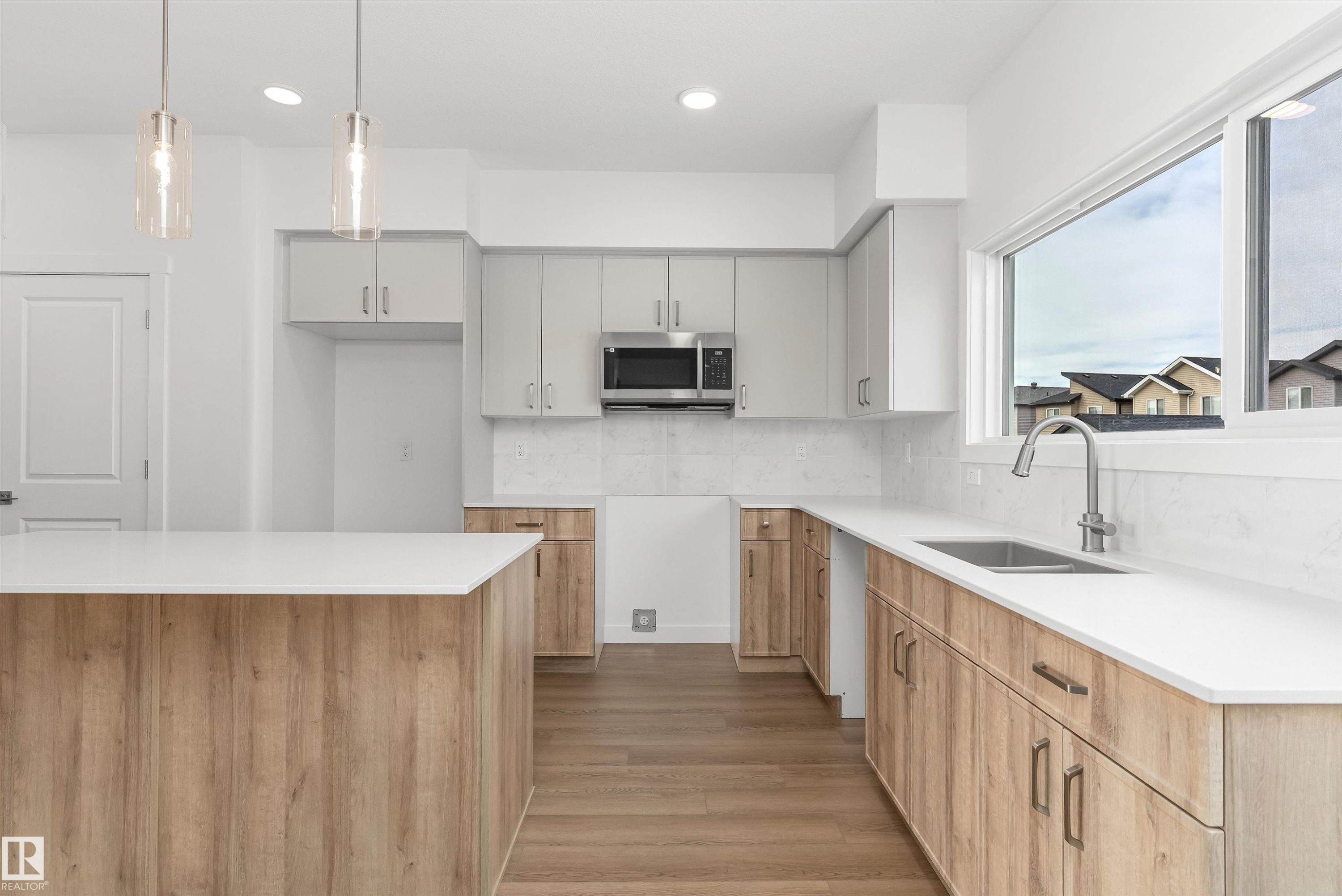 1012 14 Avenue Nw, Edmonton, AB - Indoor Photo Showing Kitchen With Double Sink With Upgraded Kitchen