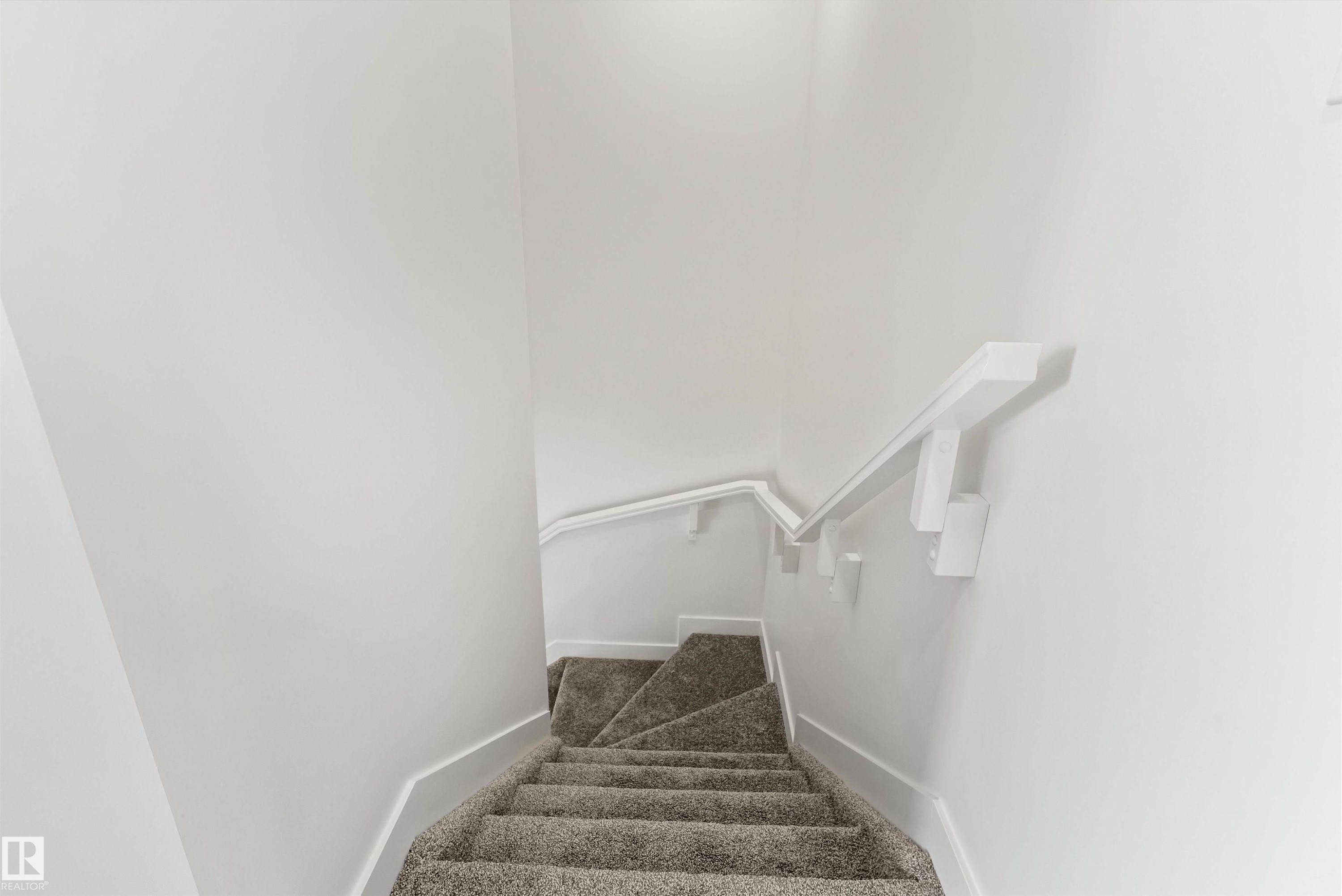 1012 14 Avenue Nw, Edmonton, AB - Indoor Photo Showing Other Room