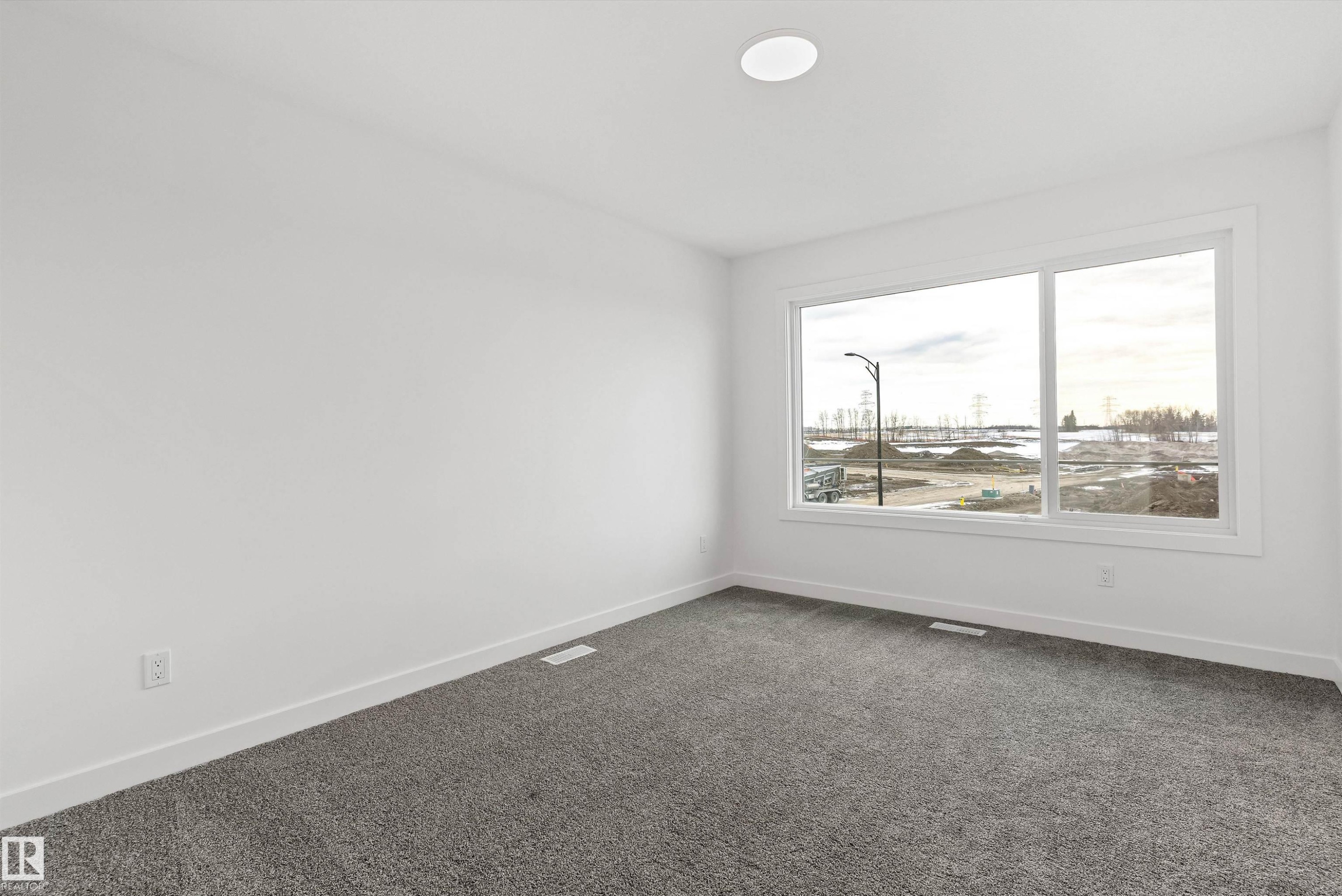 1012 14 Avenue Nw, Edmonton, AB - Indoor Photo Showing Other Room