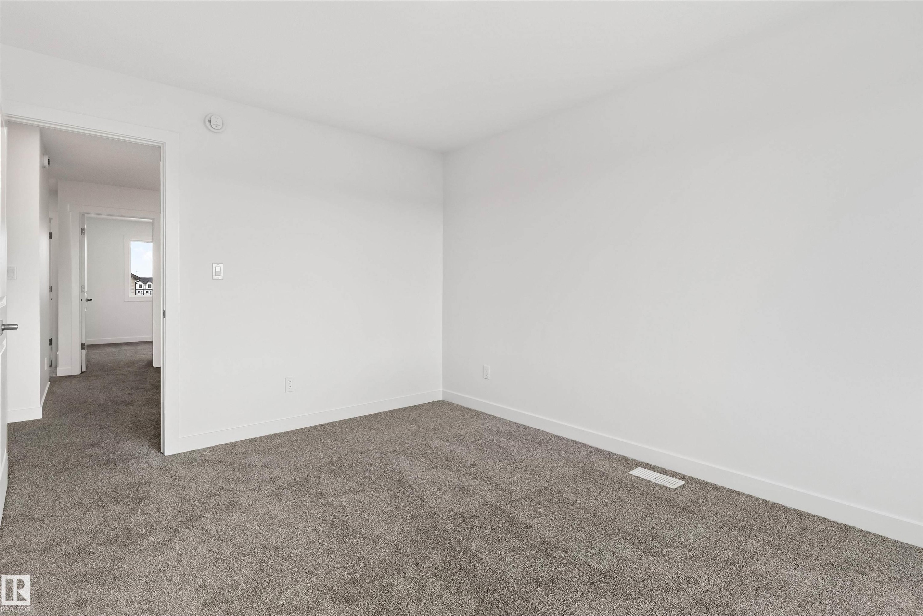 1012 14 Avenue Nw, Edmonton, AB - Indoor Photo Showing Other Room