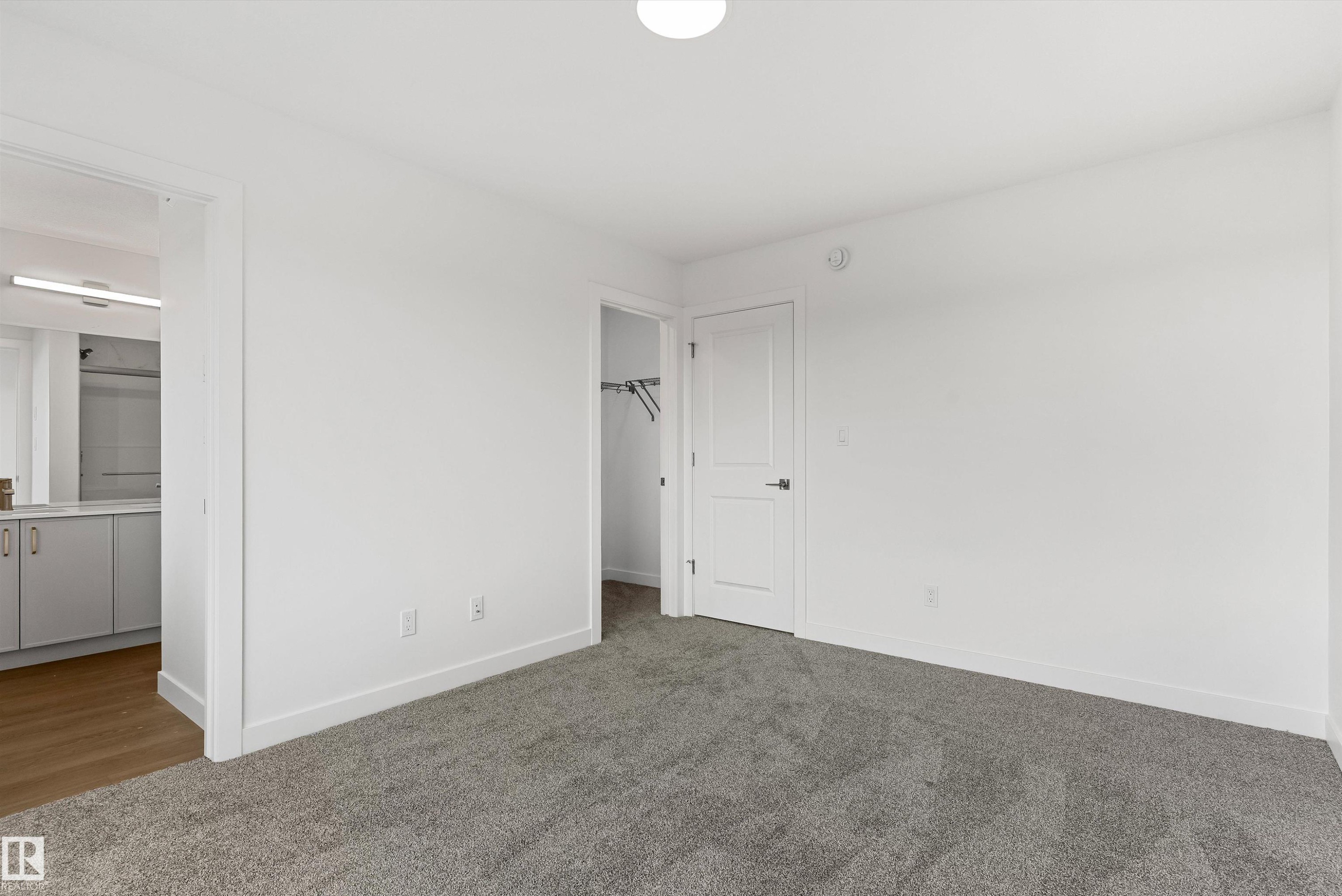1012 14 Avenue Nw, Edmonton, AB - Indoor Photo Showing Other Room