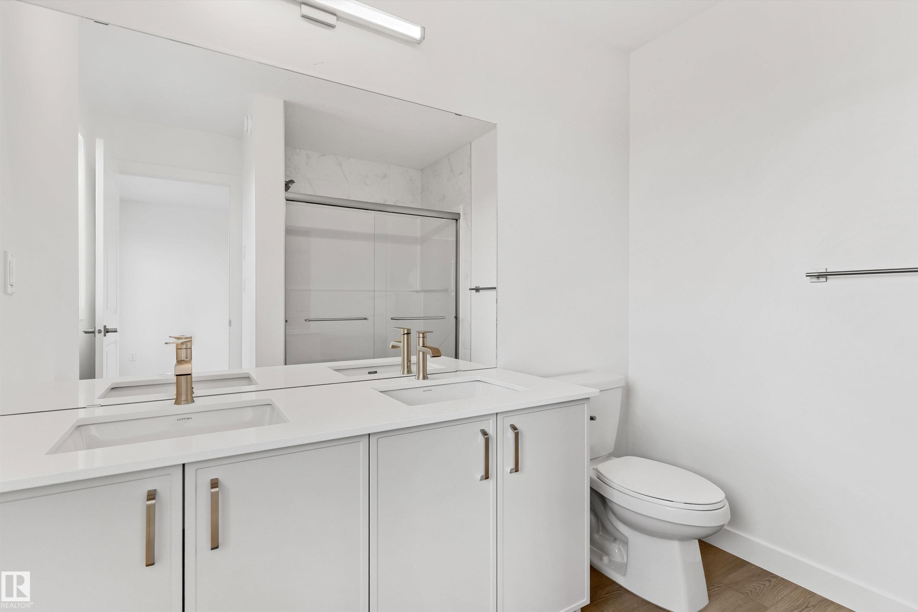 1012 14 Avenue Nw, Edmonton, AB - Indoor Photo Showing Bathroom
