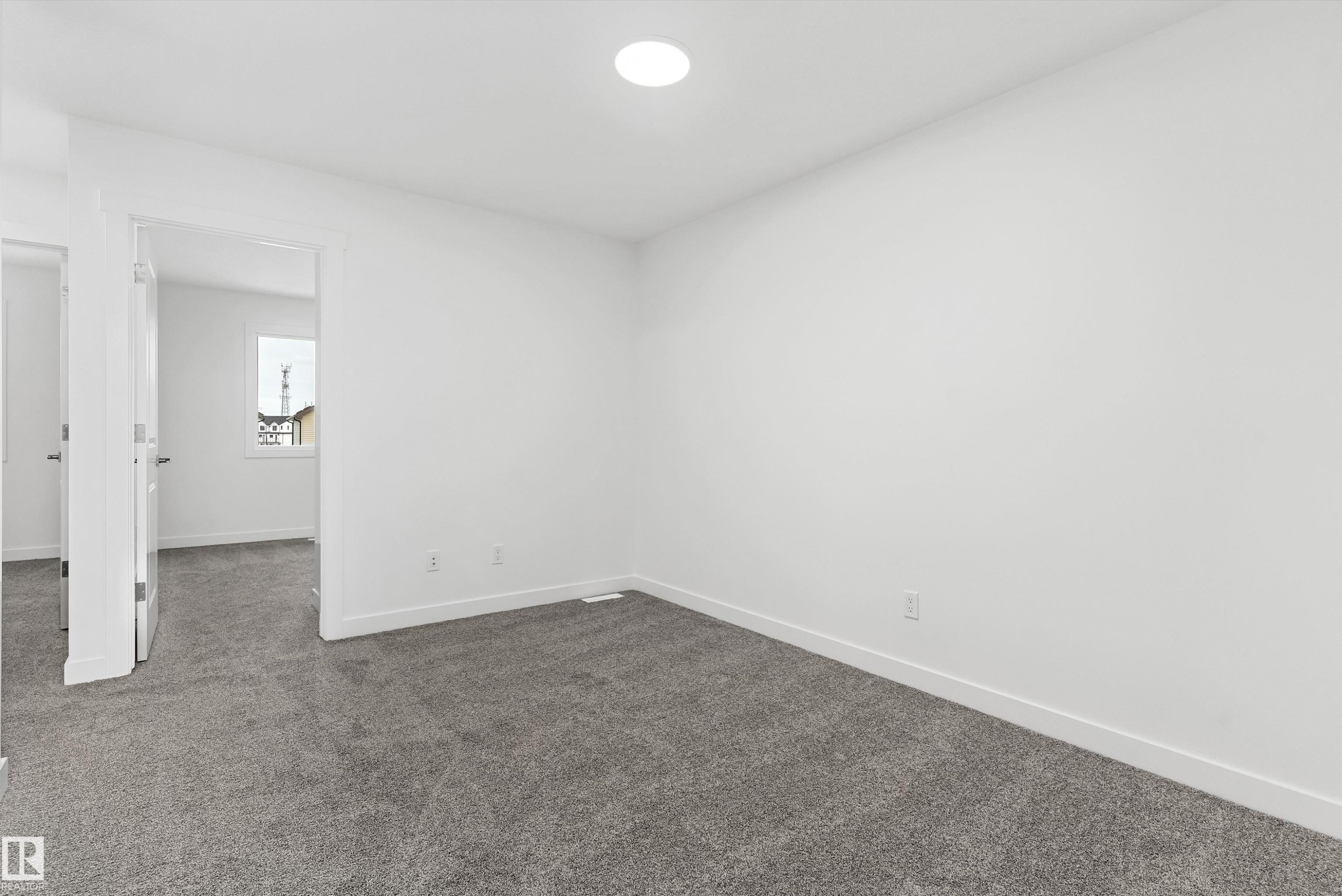 1012 14 Avenue Nw, Edmonton, AB - Indoor Photo Showing Other Room