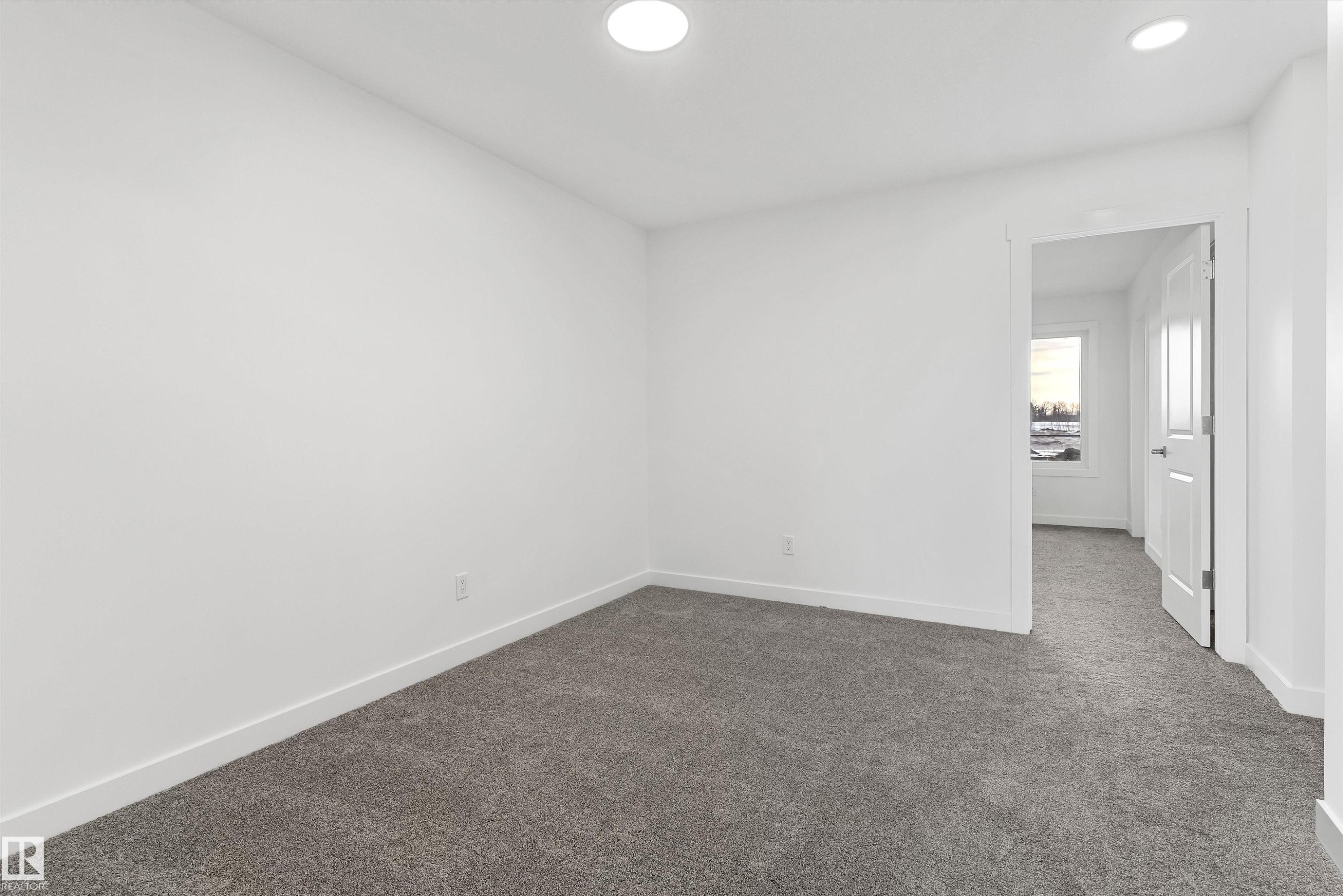 1012 14 Avenue Nw, Edmonton, AB - Indoor Photo Showing Other Room